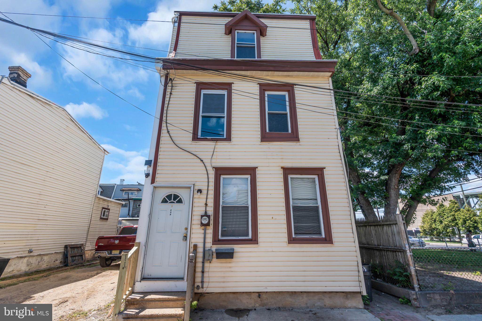 235 N WILLOW AVENUE