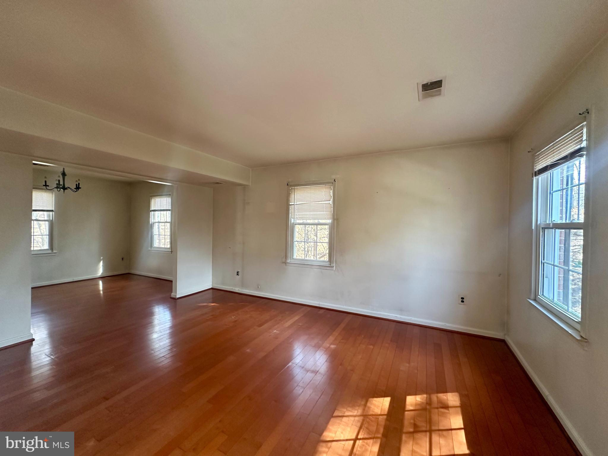 NEWINGTON STATION - Residential