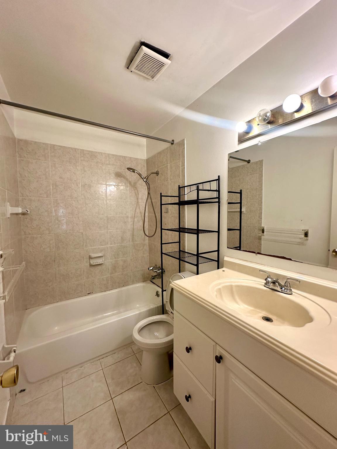 NEWINGTON STATION - Residential