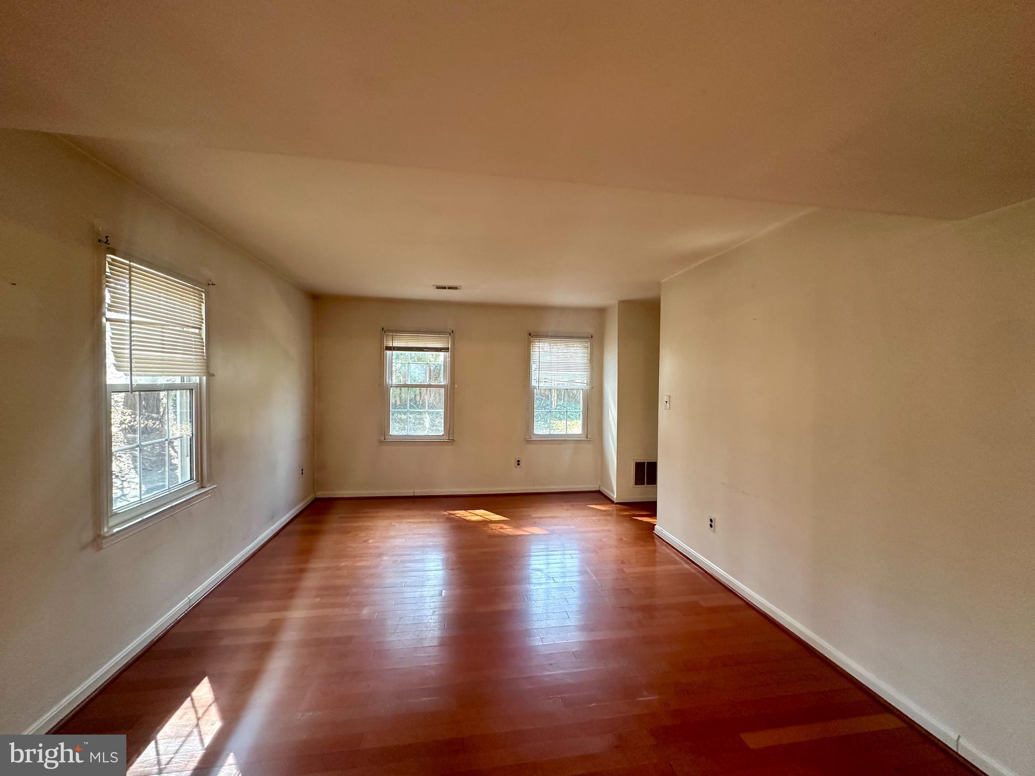 NEWINGTON STATION - Residential