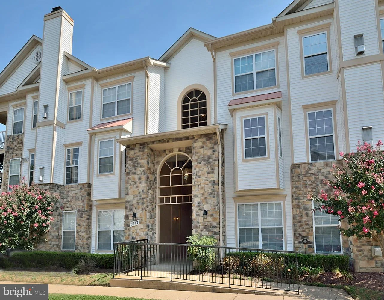 5947 Founders Hill Drive Unit 303, Alexandria, VA 22310