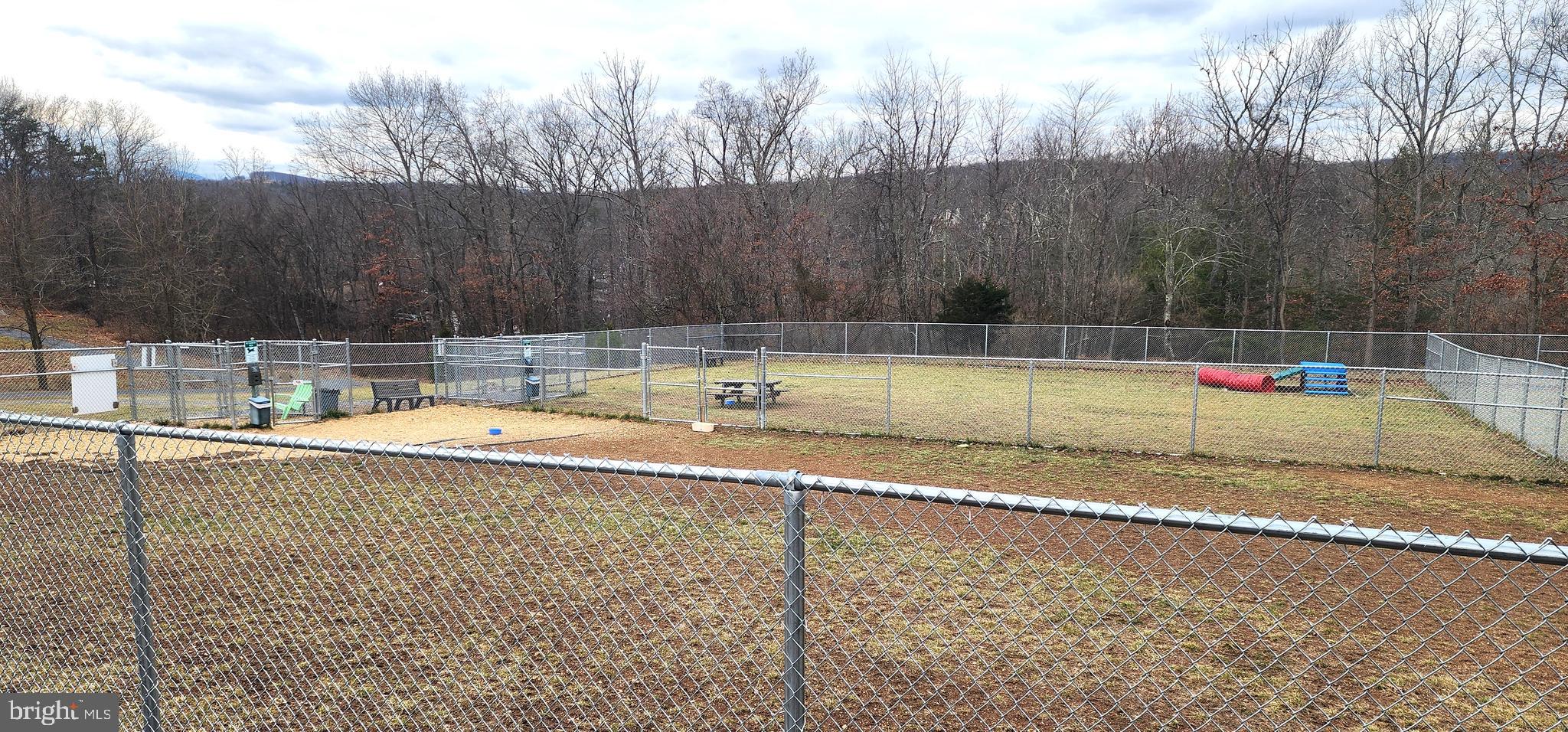 LAKE HOLIDAY ESTATES - Residential