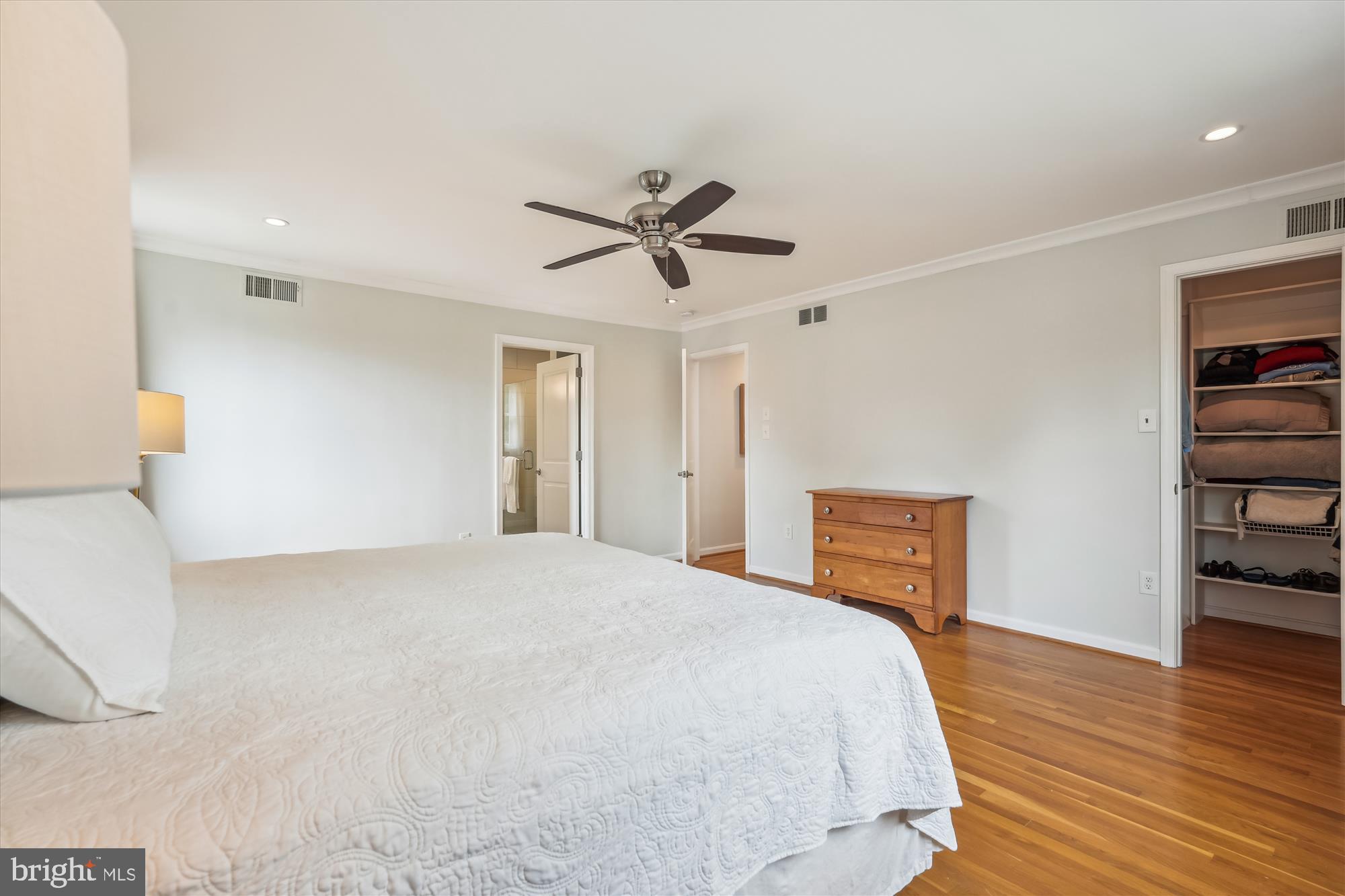 MCLEAN KNOLLS - Residential