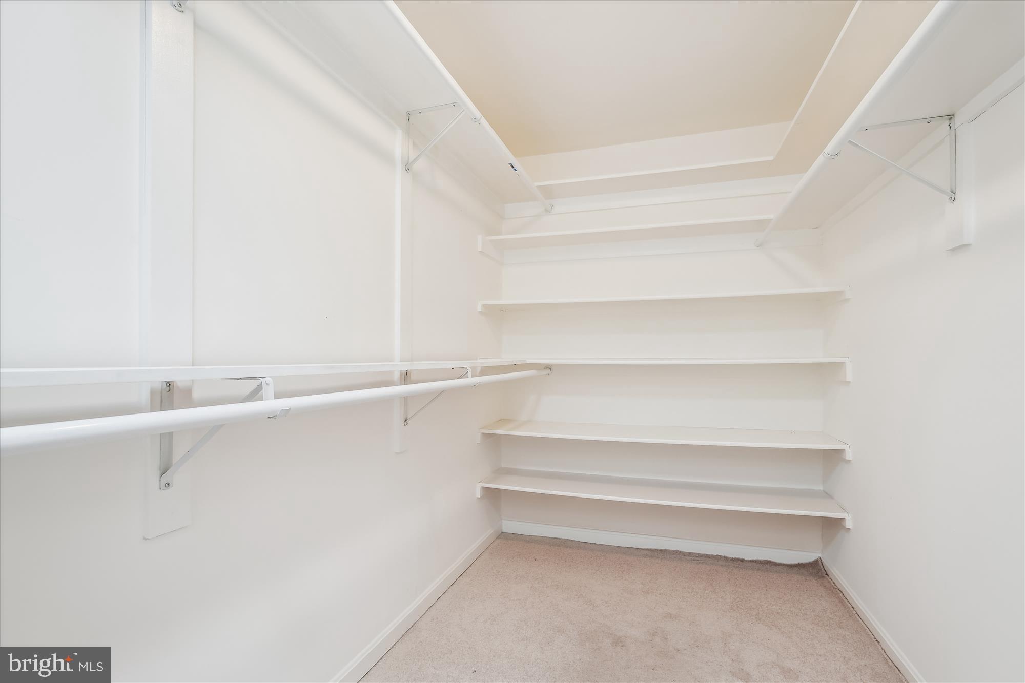 MCLEAN KNOLLS - Residential