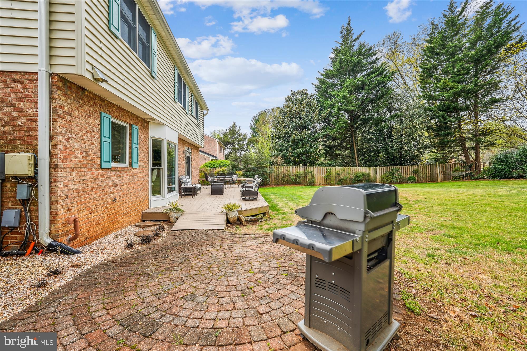 MCLEAN KNOLLS - Residential