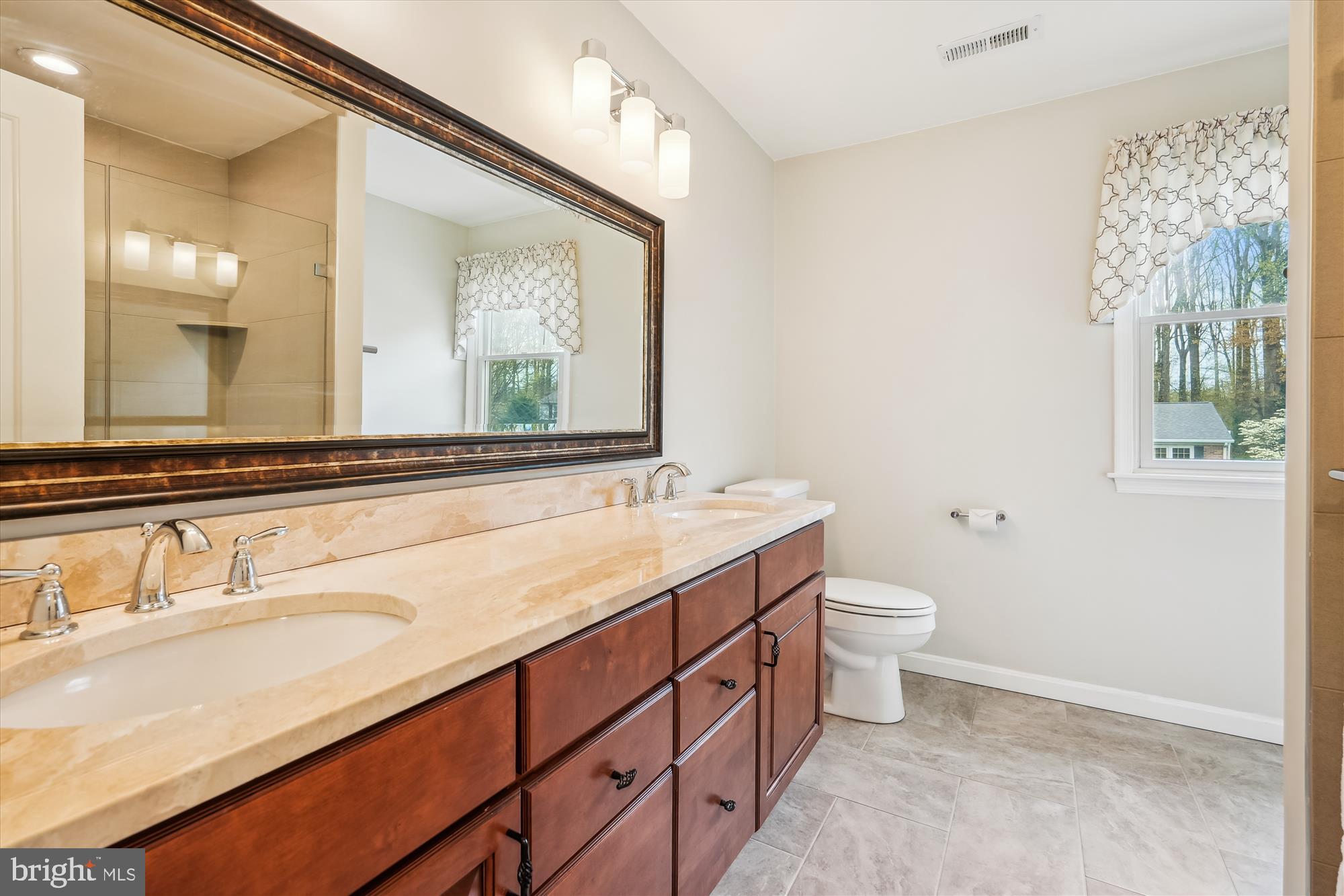 MCLEAN KNOLLS - Residential