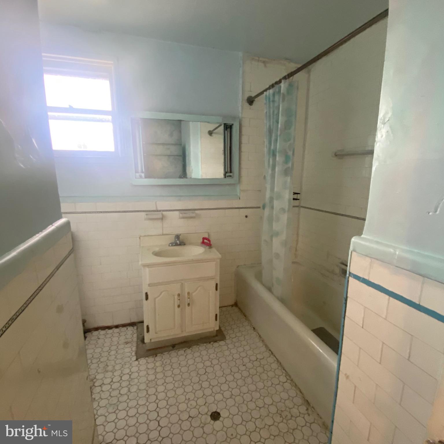 PHILADELPHIA (NORTHEAST) - Residential