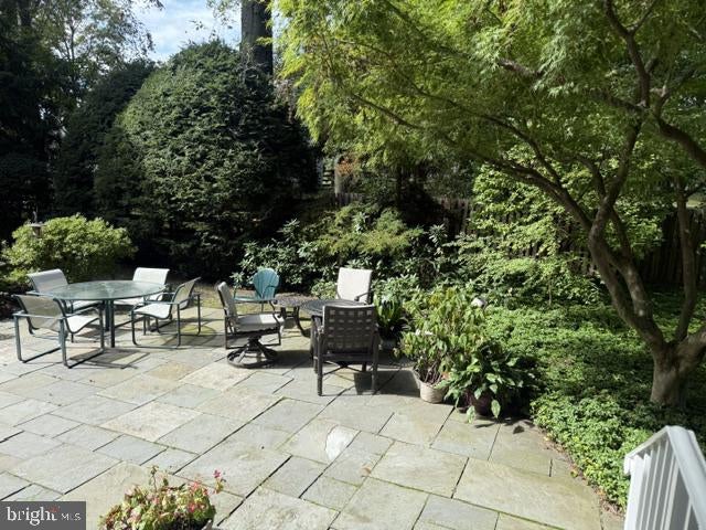 11 BEECHTREE LANE
