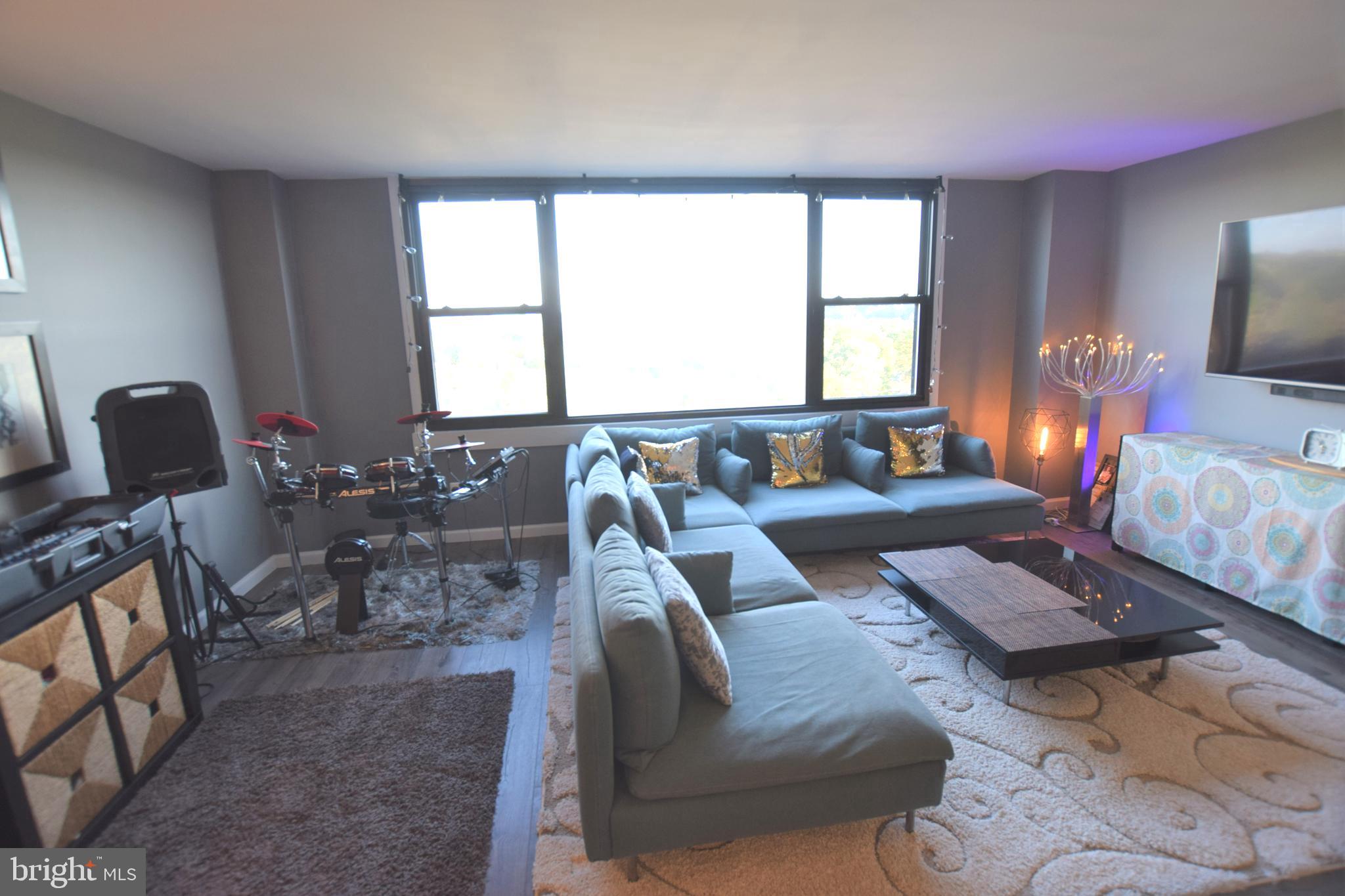 FORTY SIX HUNDRED - Residential