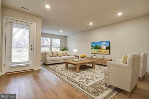 Townhouse For Sale - 913 Magnolia Lane<br/> SPRING CITY, PA 19475