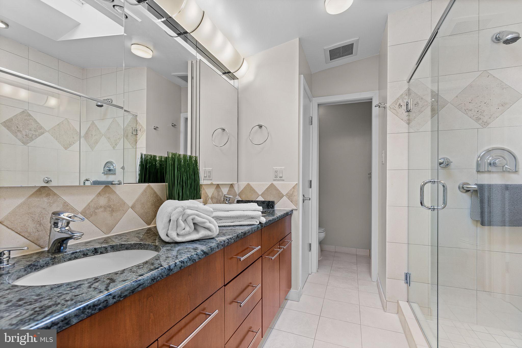 LAKE BARCROFT - Residential