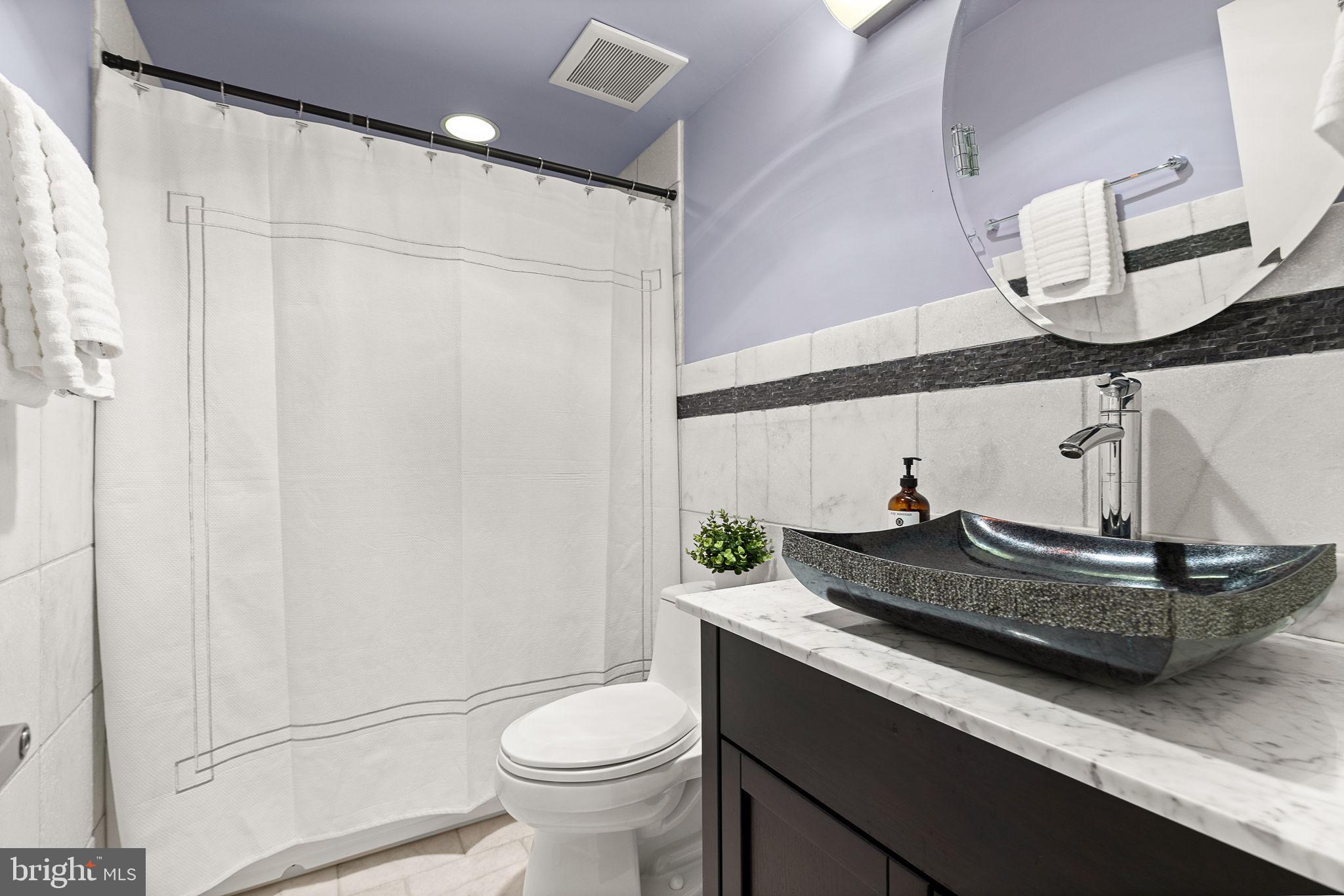 LAKE BARCROFT - Residential