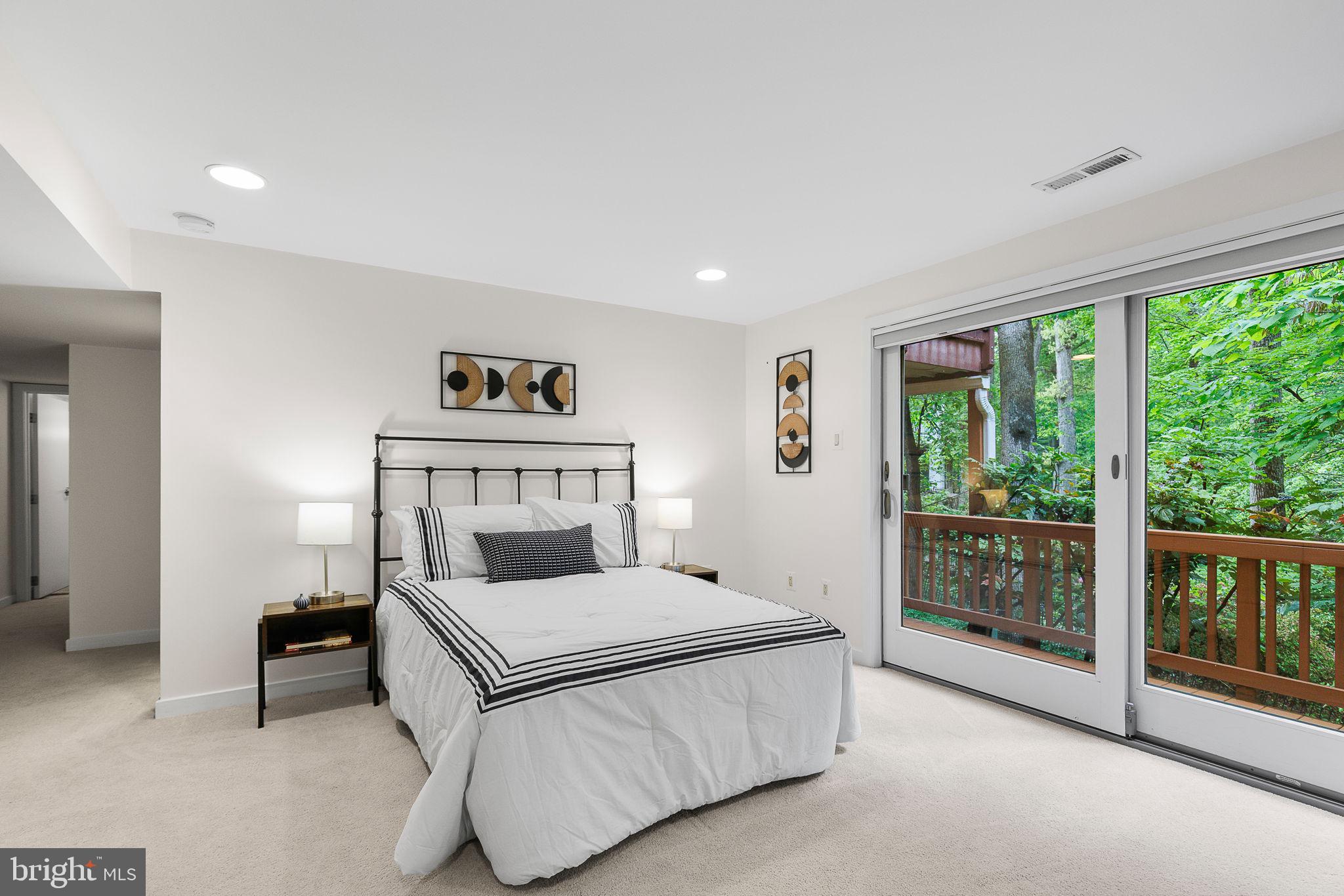 LAKE BARCROFT - Residential