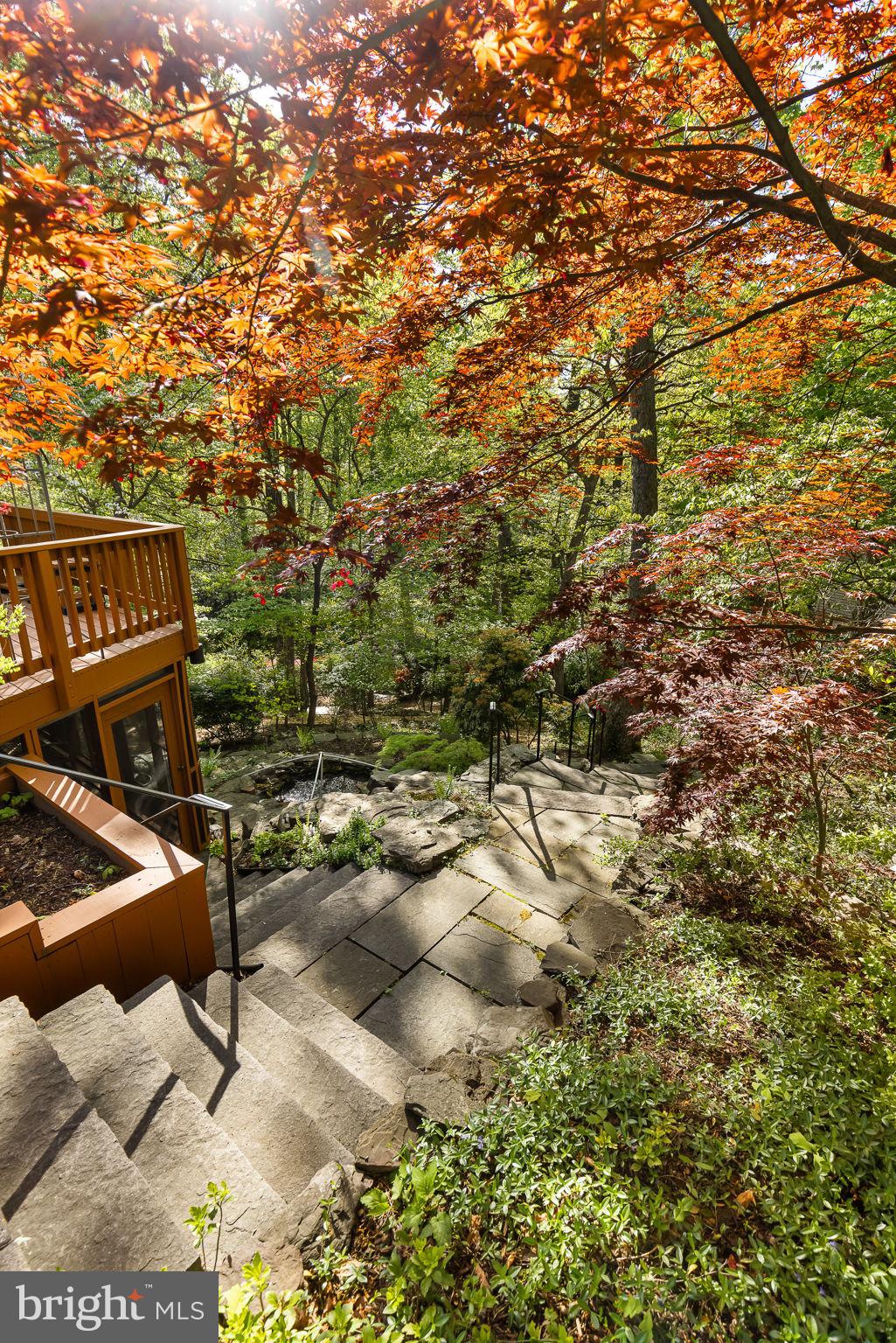 LAKE BARCROFT - Residential