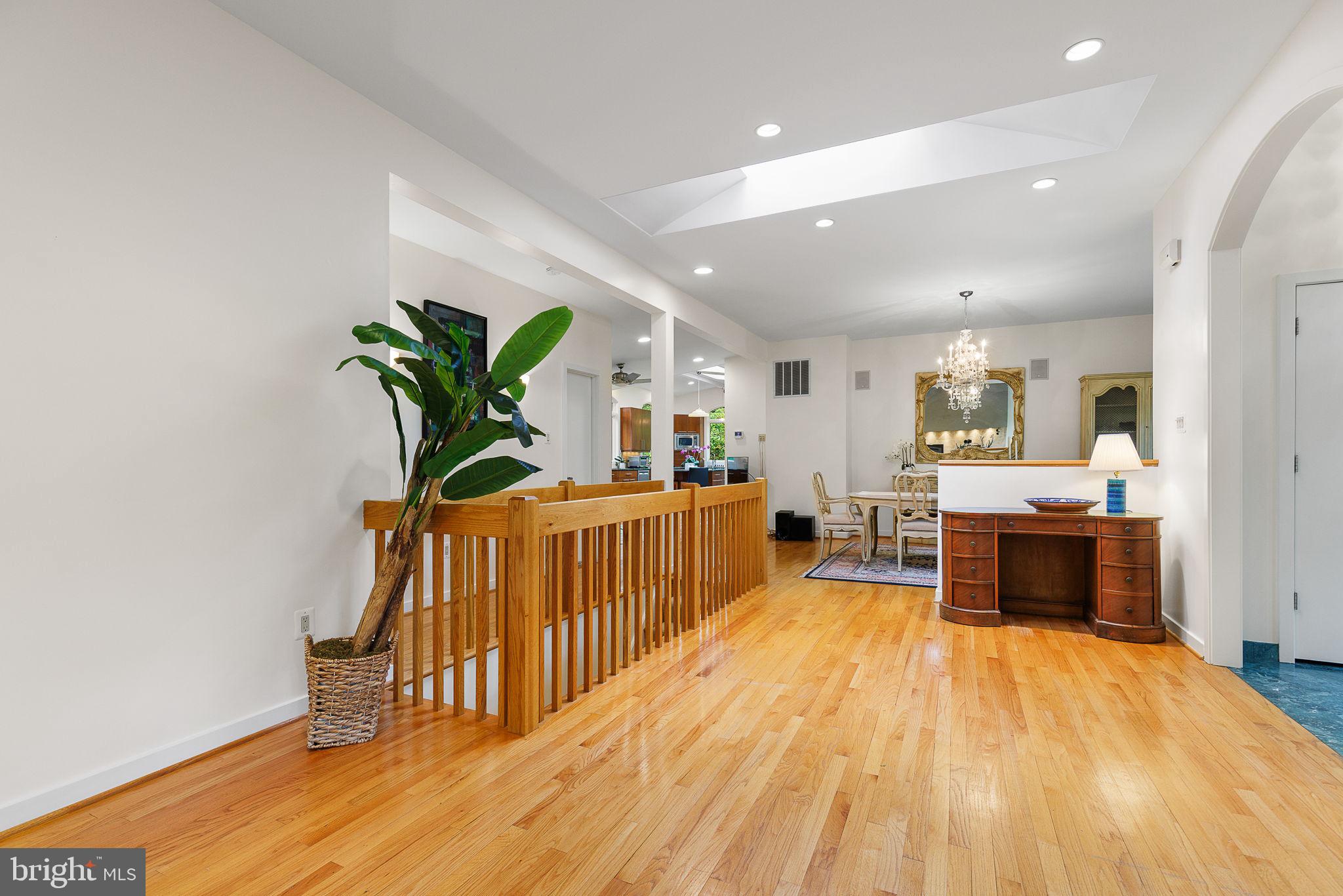 LAKE BARCROFT - Residential