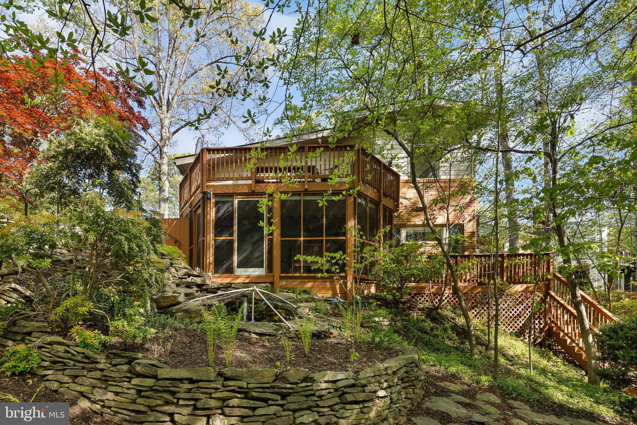 LAKE BARCROFT - Residential