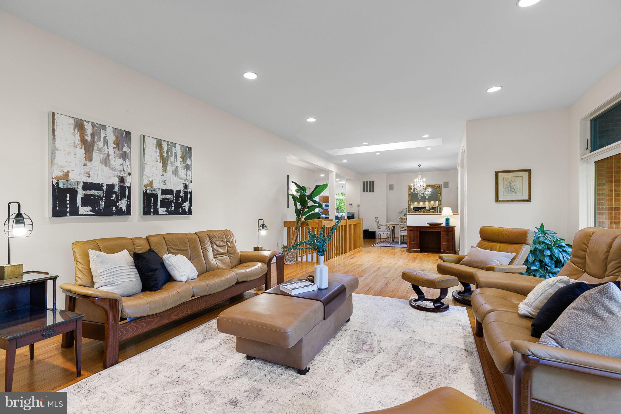 LAKE BARCROFT - Residential