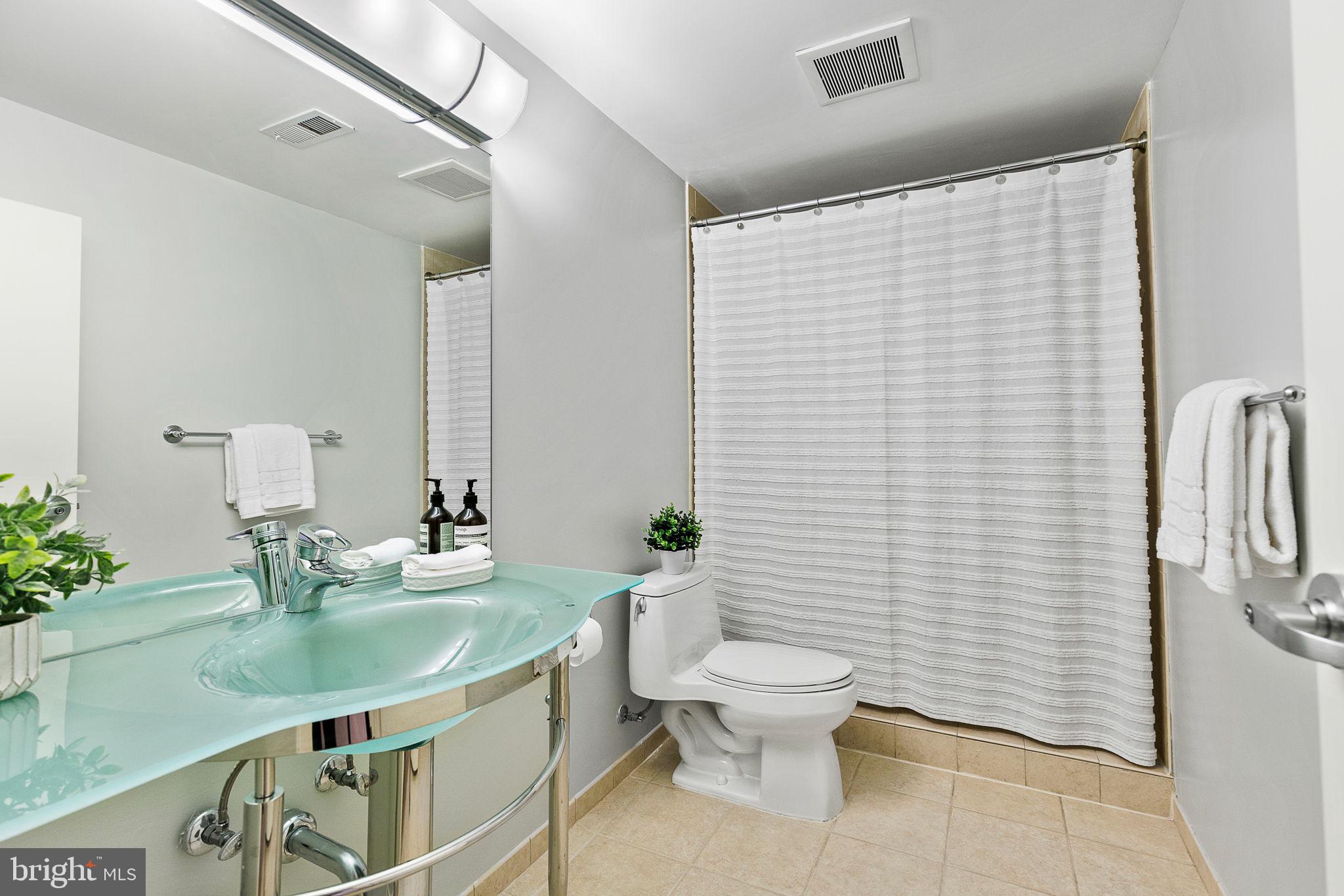 LAKE BARCROFT - Residential