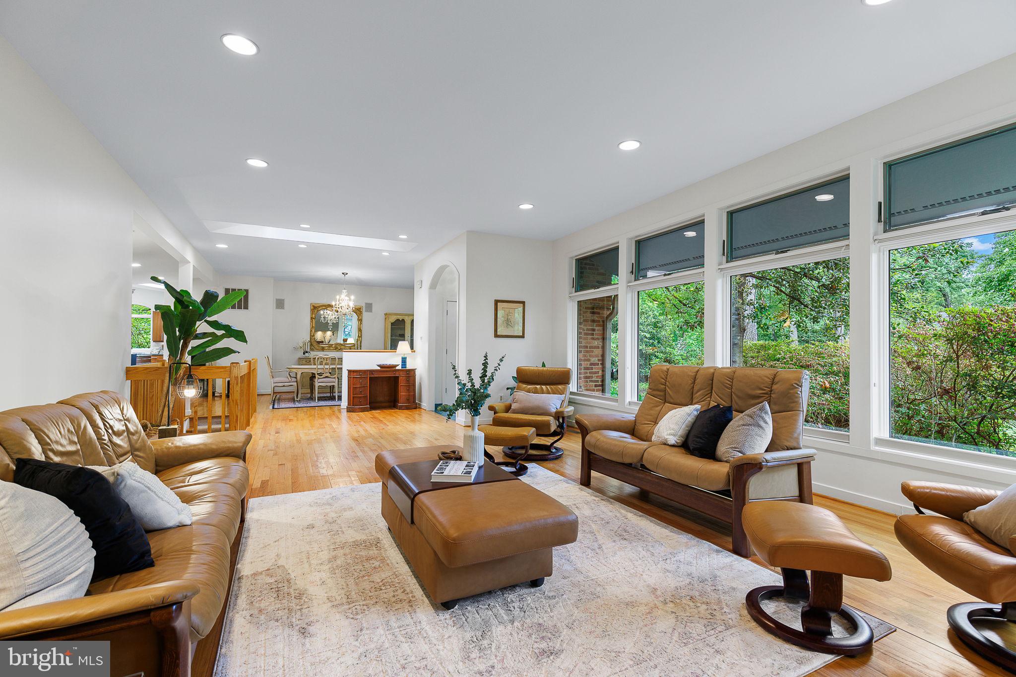 LAKE BARCROFT - Residential