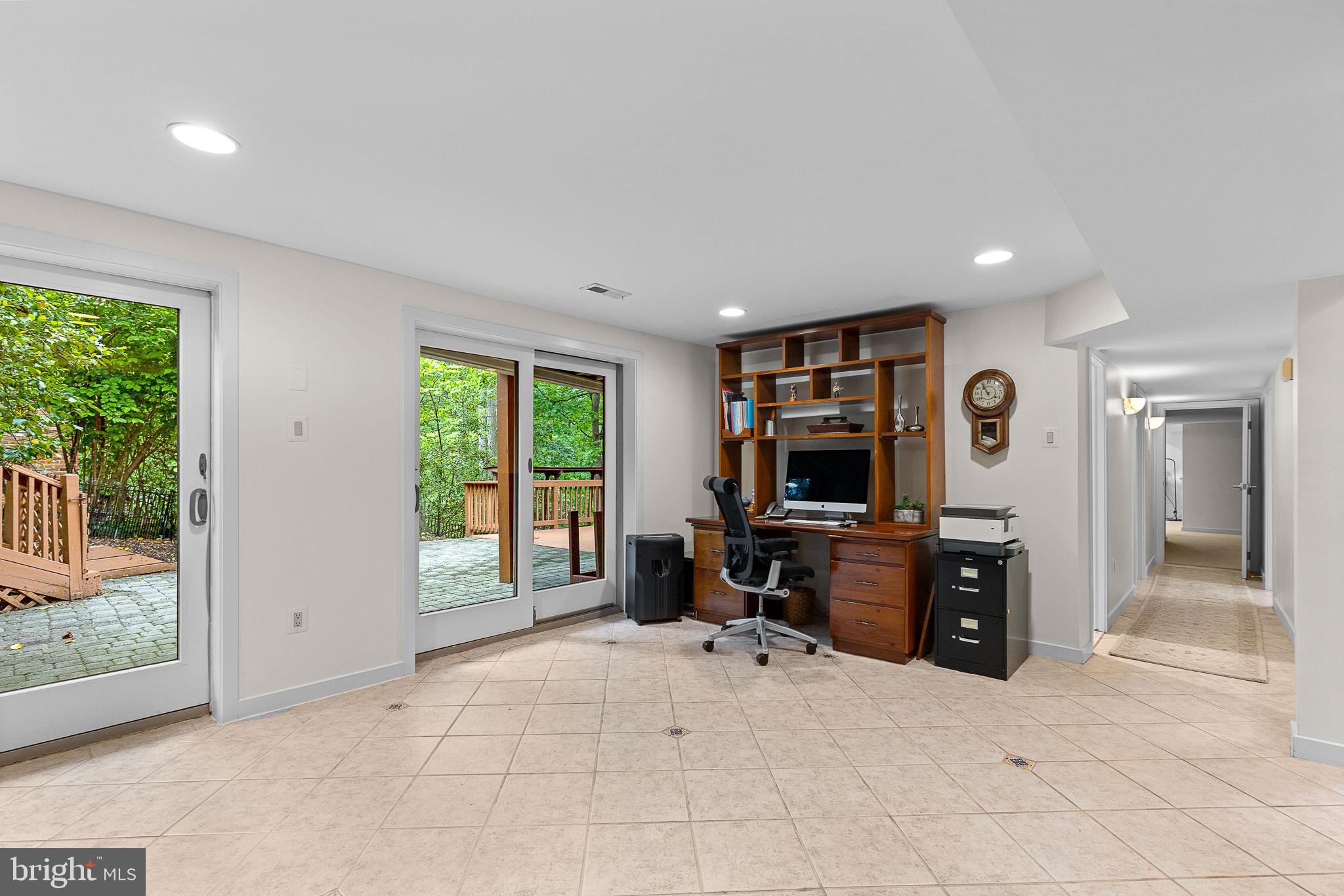 LAKE BARCROFT - Residential