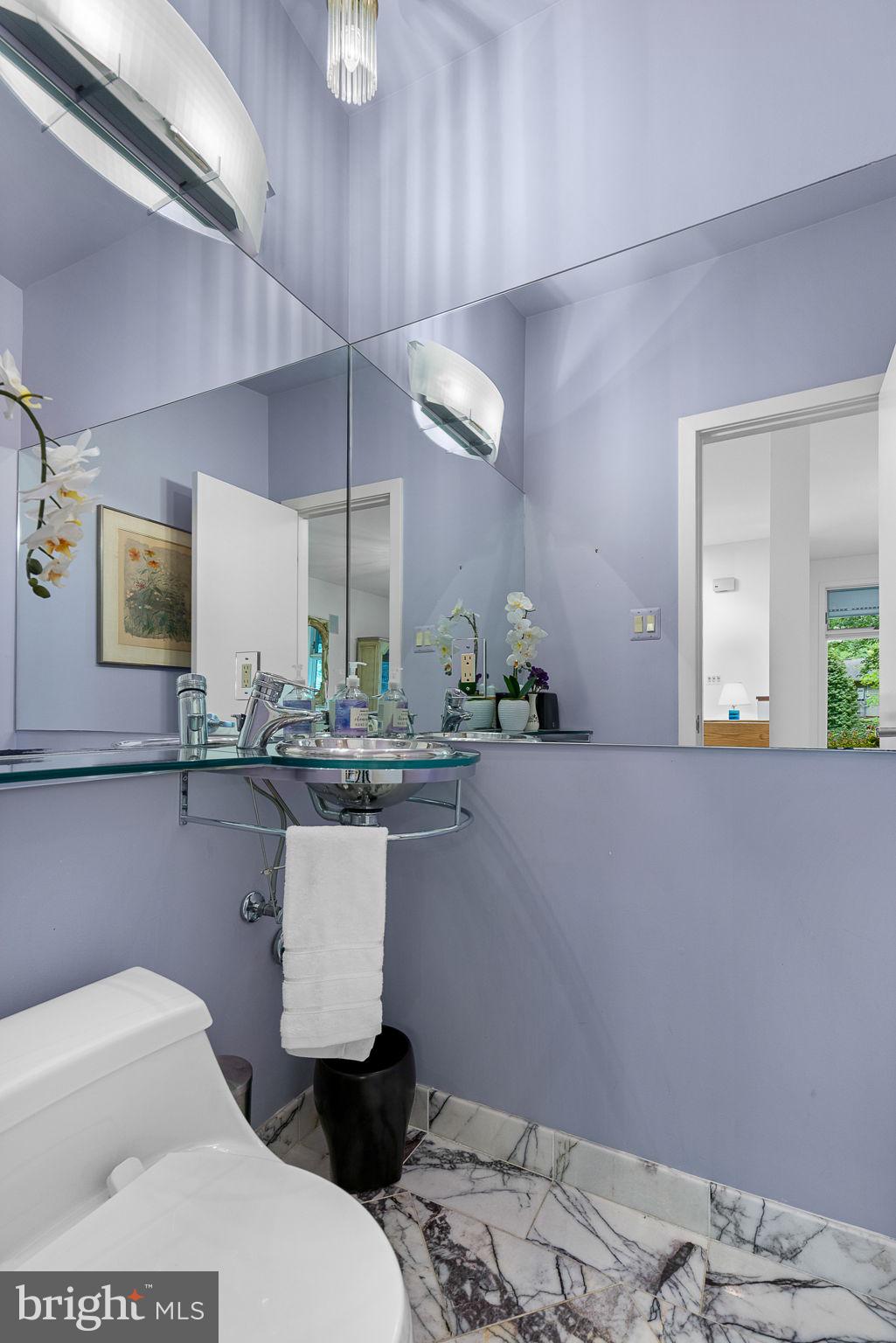 LAKE BARCROFT - Residential