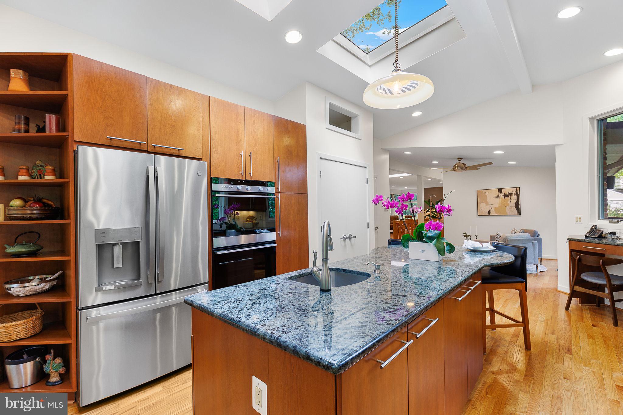 LAKE BARCROFT - Residential