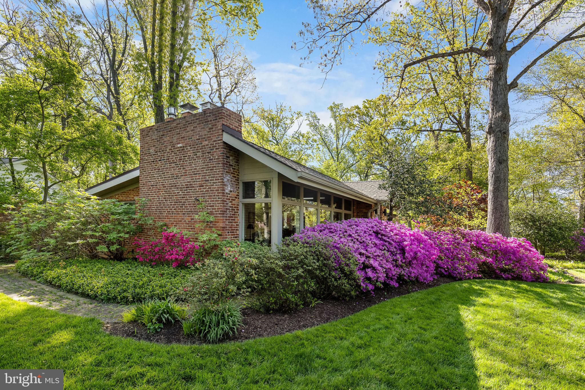 LAKE BARCROFT - Residential