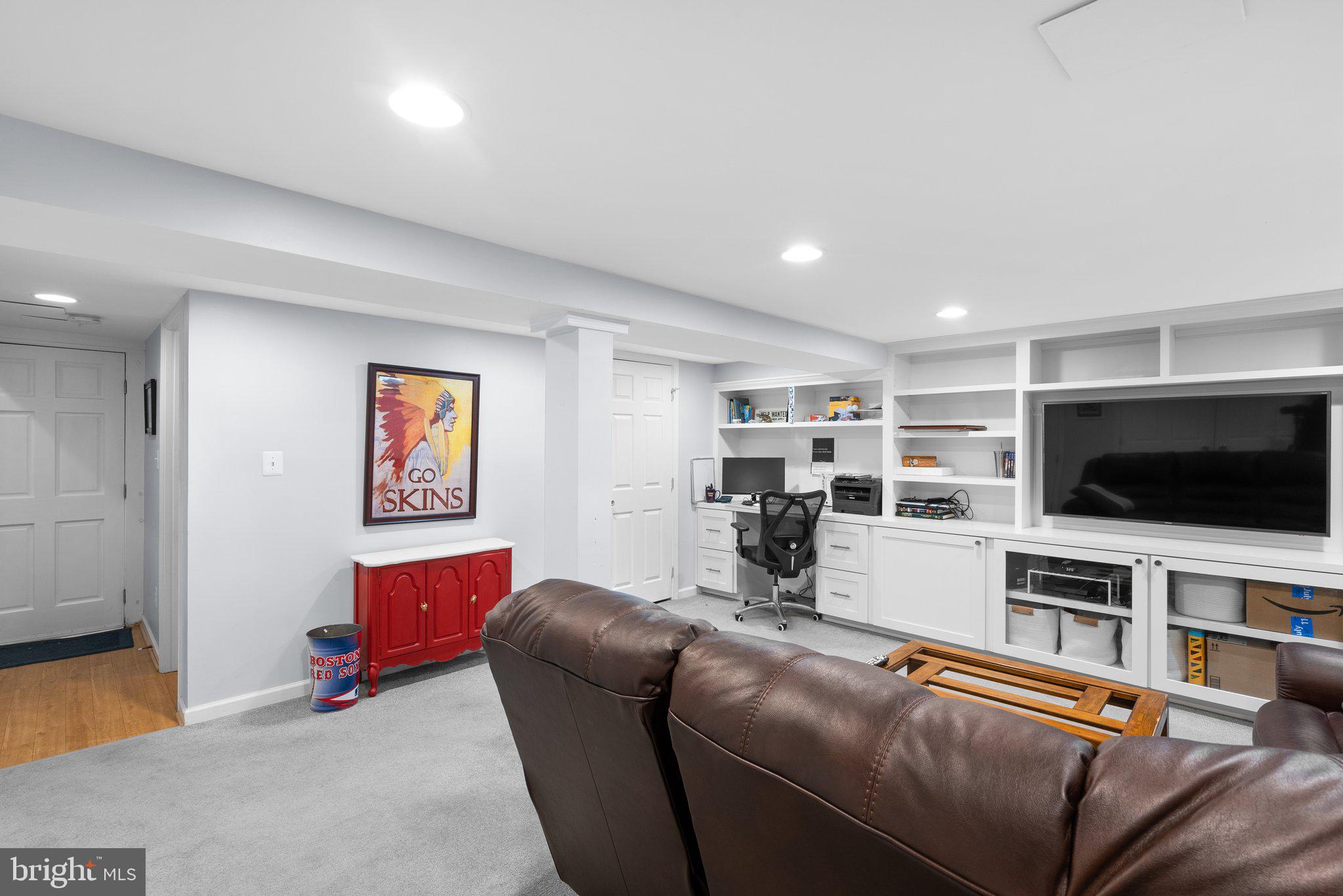 NORTH WOODSIDE - Residential Lease