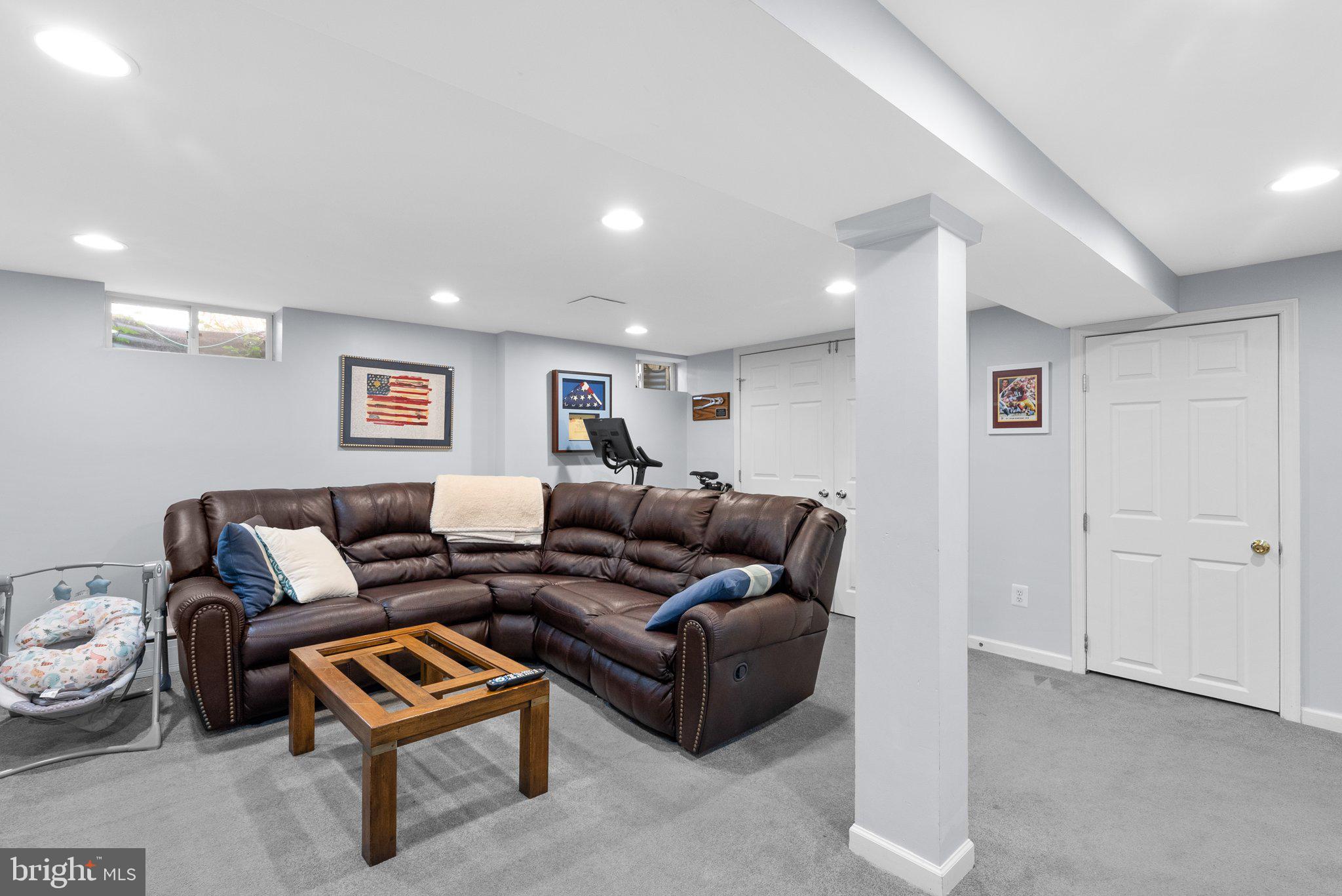 NORTH WOODSIDE - Residential Lease