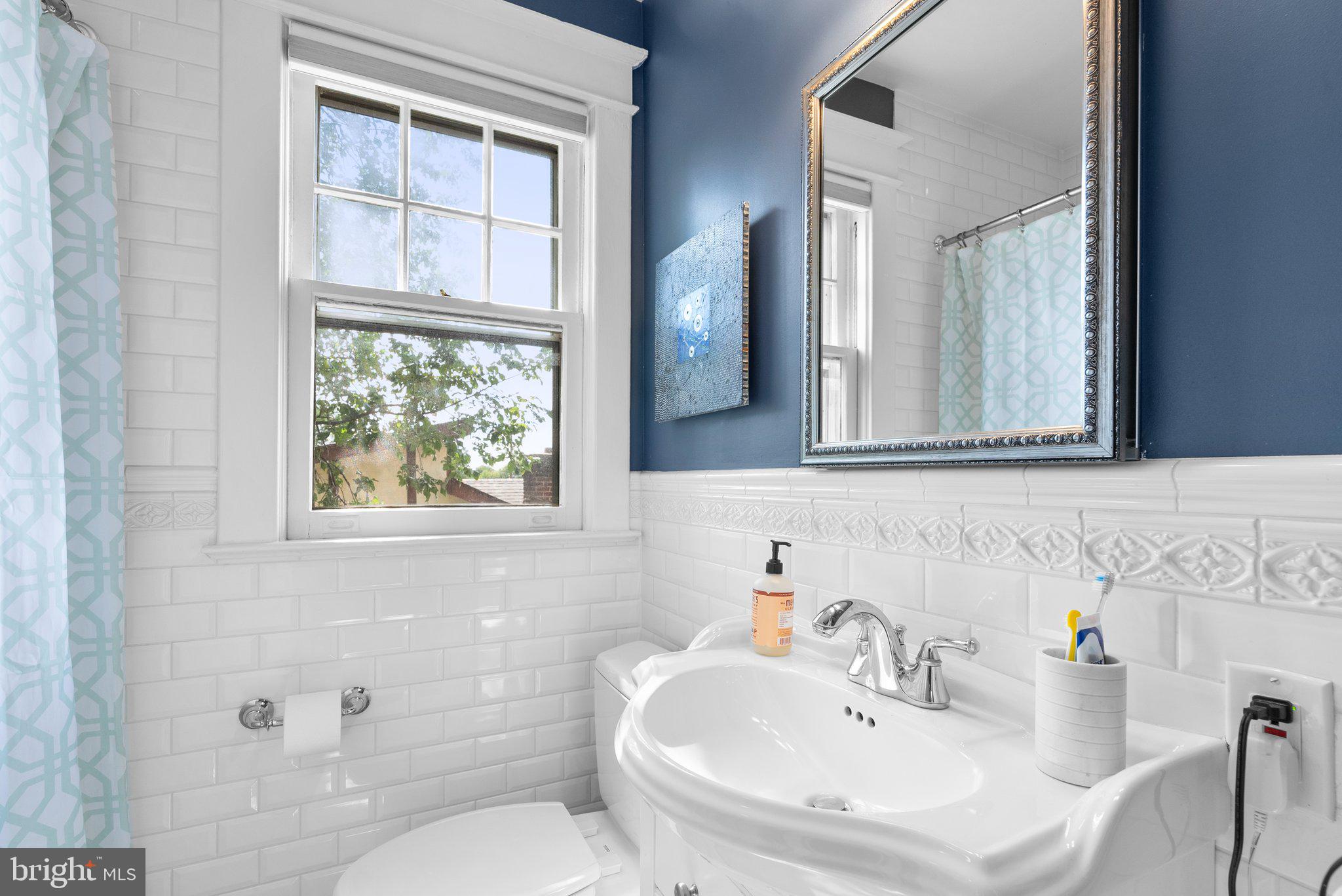 NORTH WOODSIDE - Residential Lease