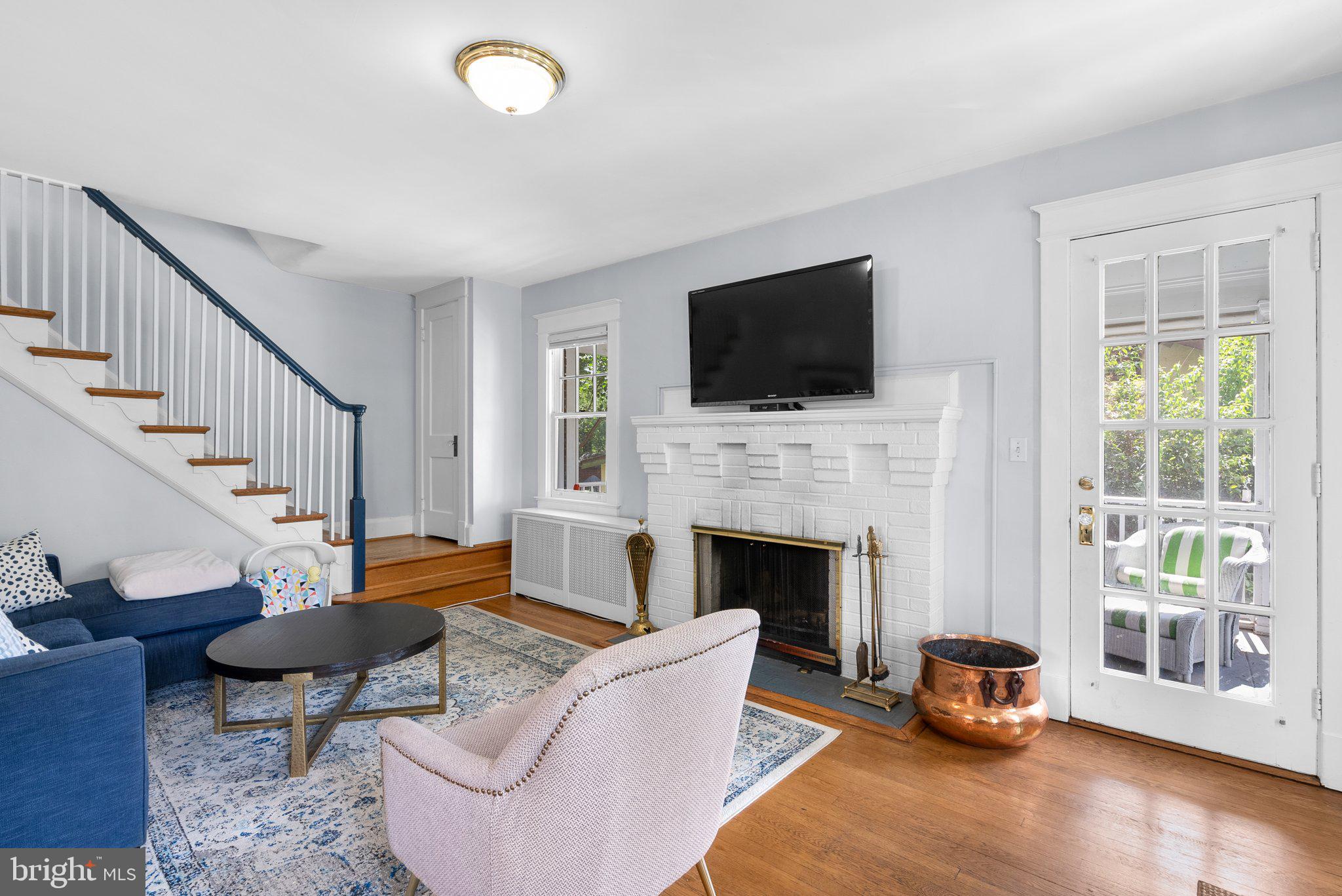 NORTH WOODSIDE - Residential Lease