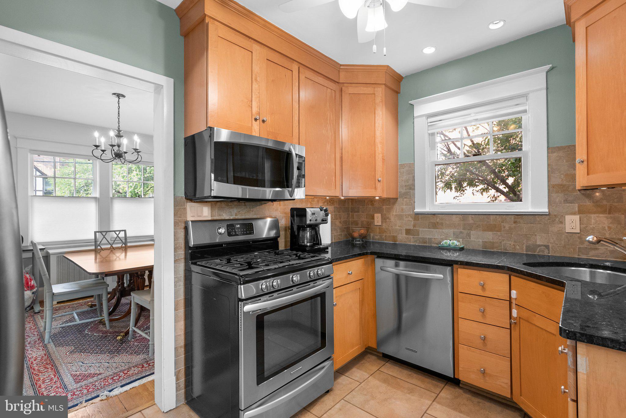 NORTH WOODSIDE - Residential Lease