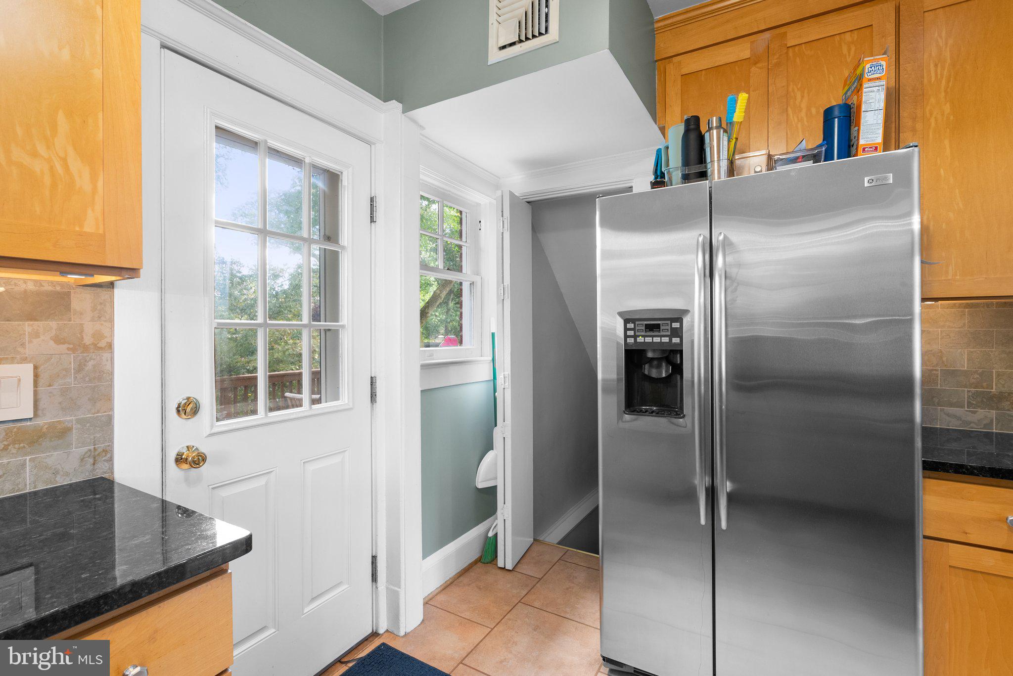 NORTH WOODSIDE - Residential Lease