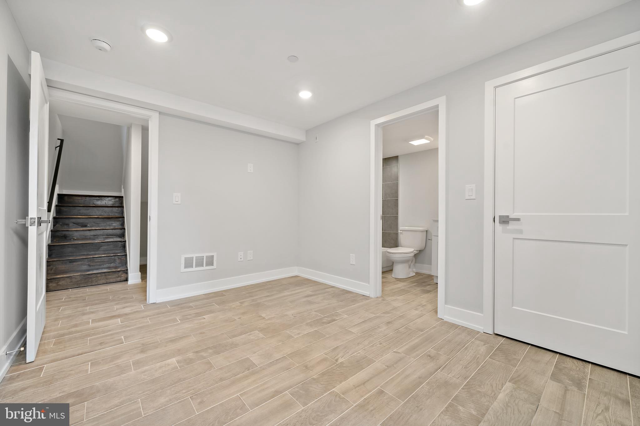 OLDE KENSINGTON - Residential Lease