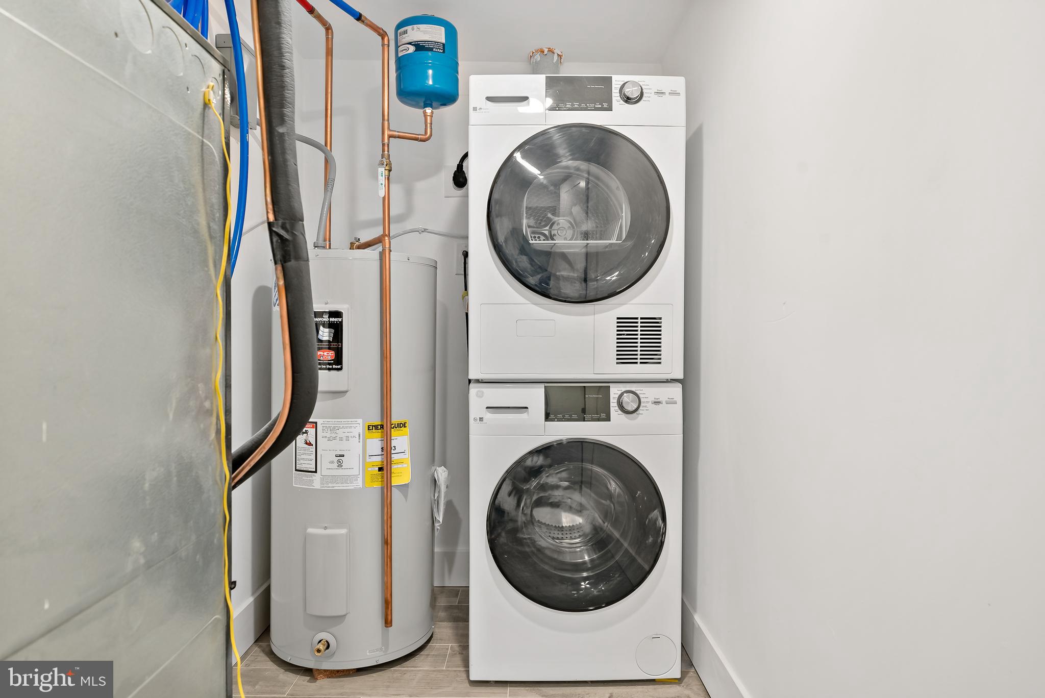 OLDE KENSINGTON - Residential Lease