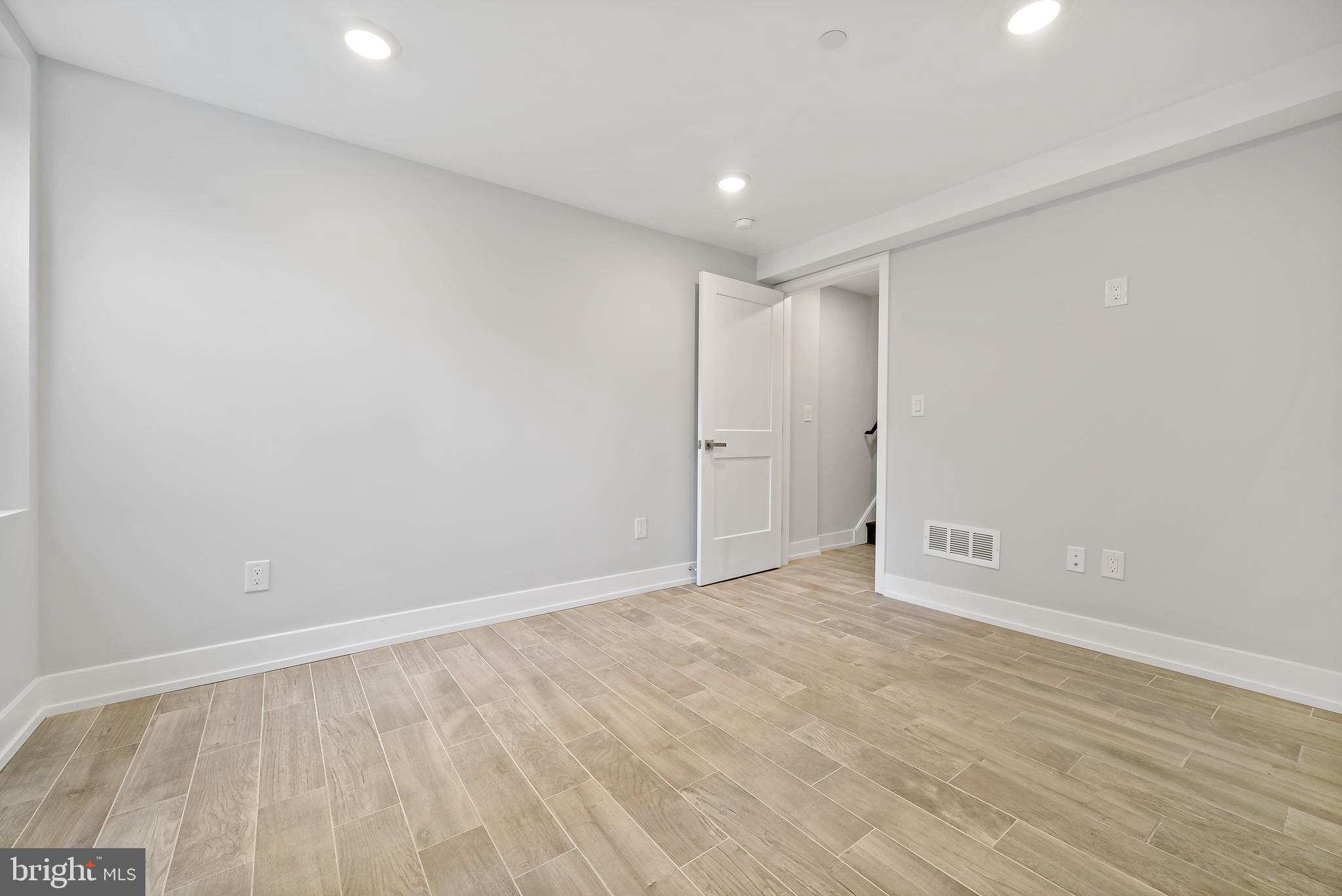 OLDE KENSINGTON - Residential Lease