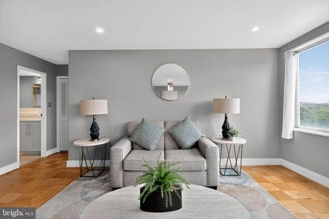 Photo of 10201 Grosvenor Place #1425, ROCKVILLE, MD 20852 (MLS # MDMC2200996)