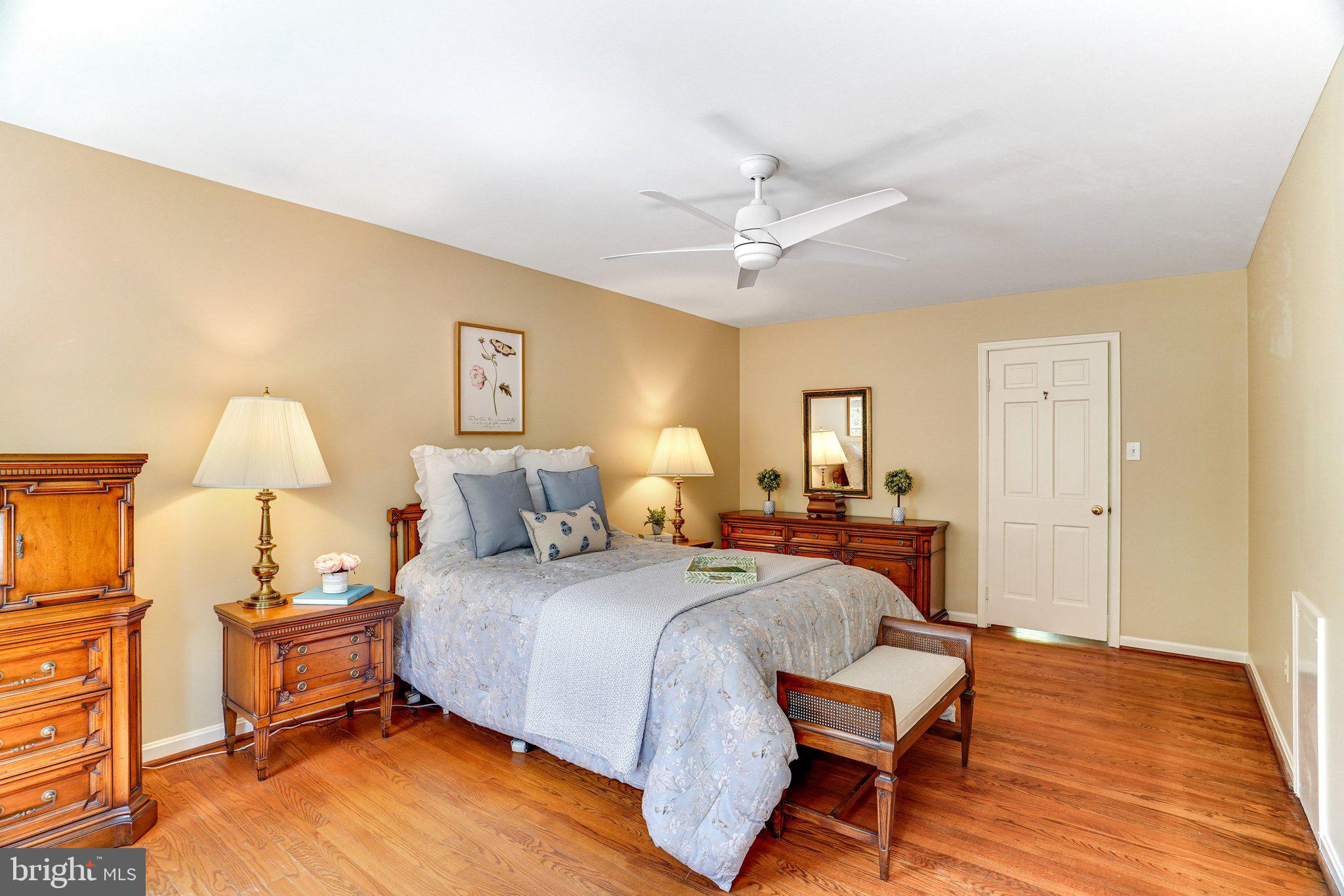 KINGS MANOR TOWNE HOUSES - Residential