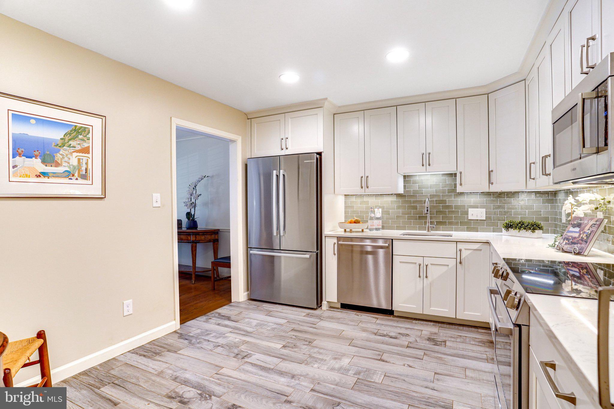 KINGS MANOR TOWNE HOUSES - Residential