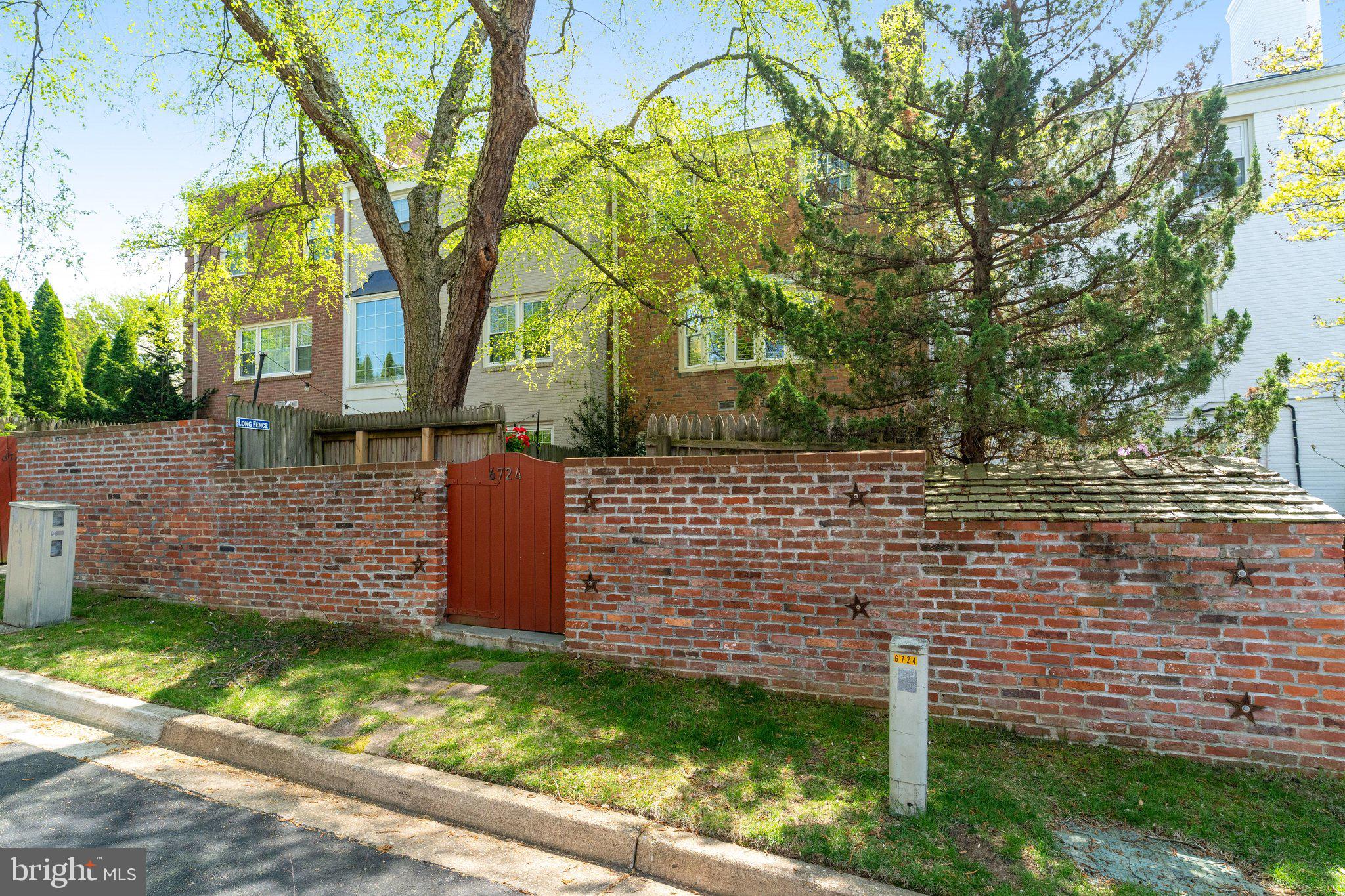 KINGS MANOR TOWNE HOUSES - Residential