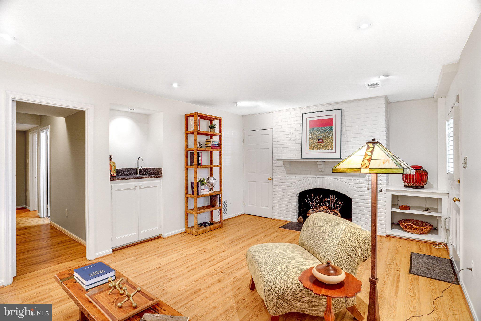 KINGS MANOR TOWNE HOUSES - Residential