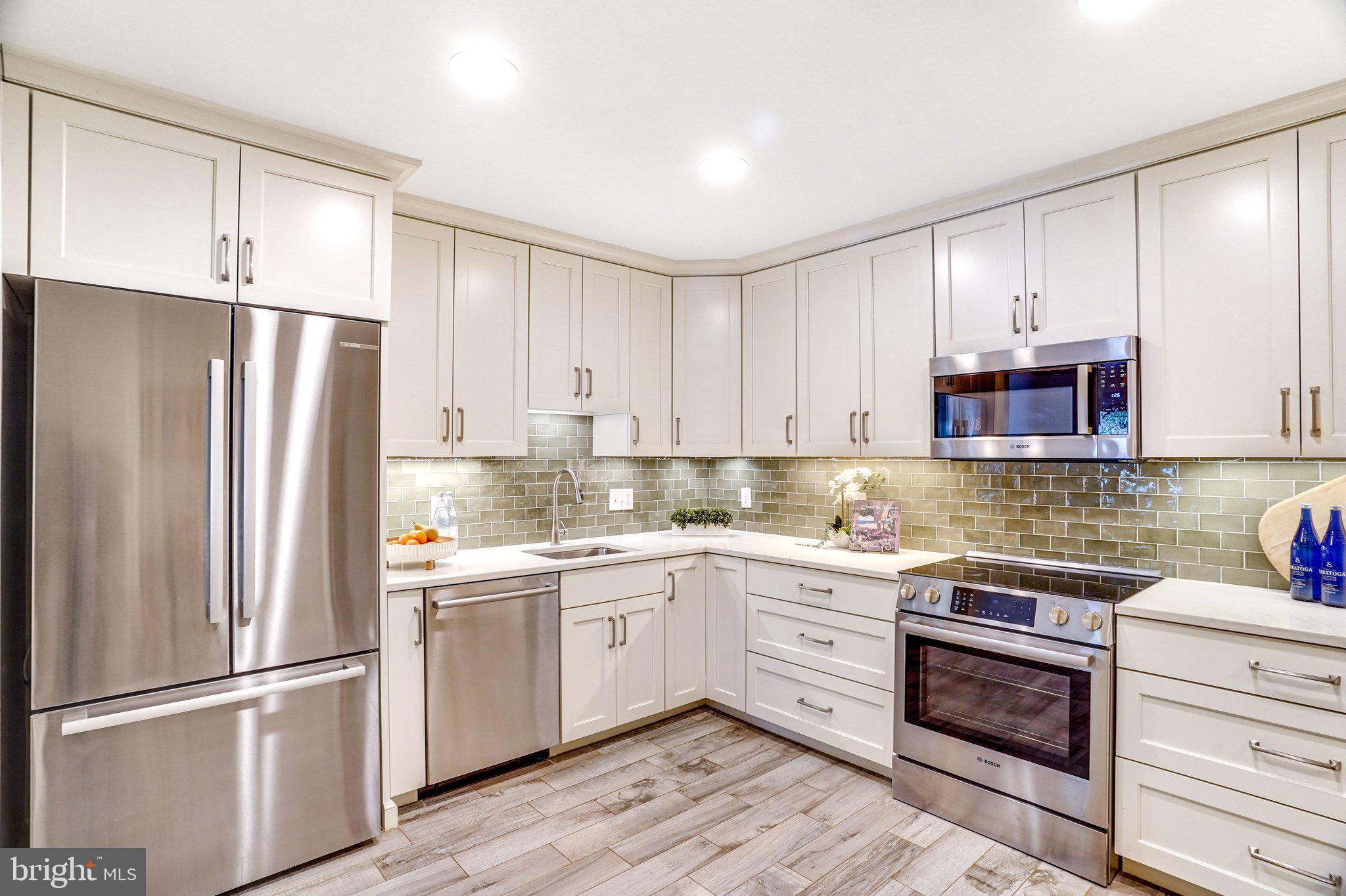 KINGS MANOR TOWNE HOUSES - Residential