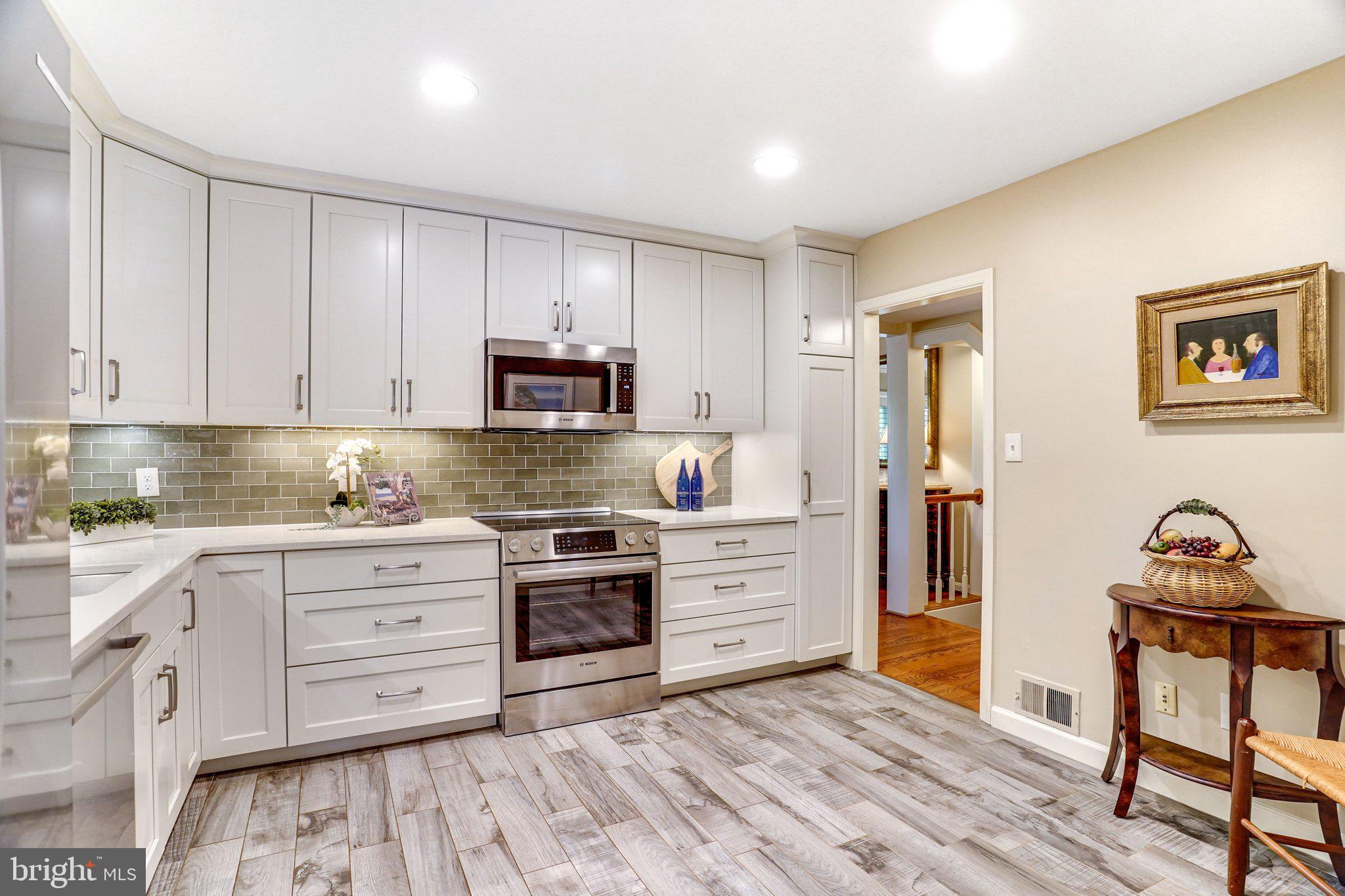 KINGS MANOR TOWNE HOUSES - Residential