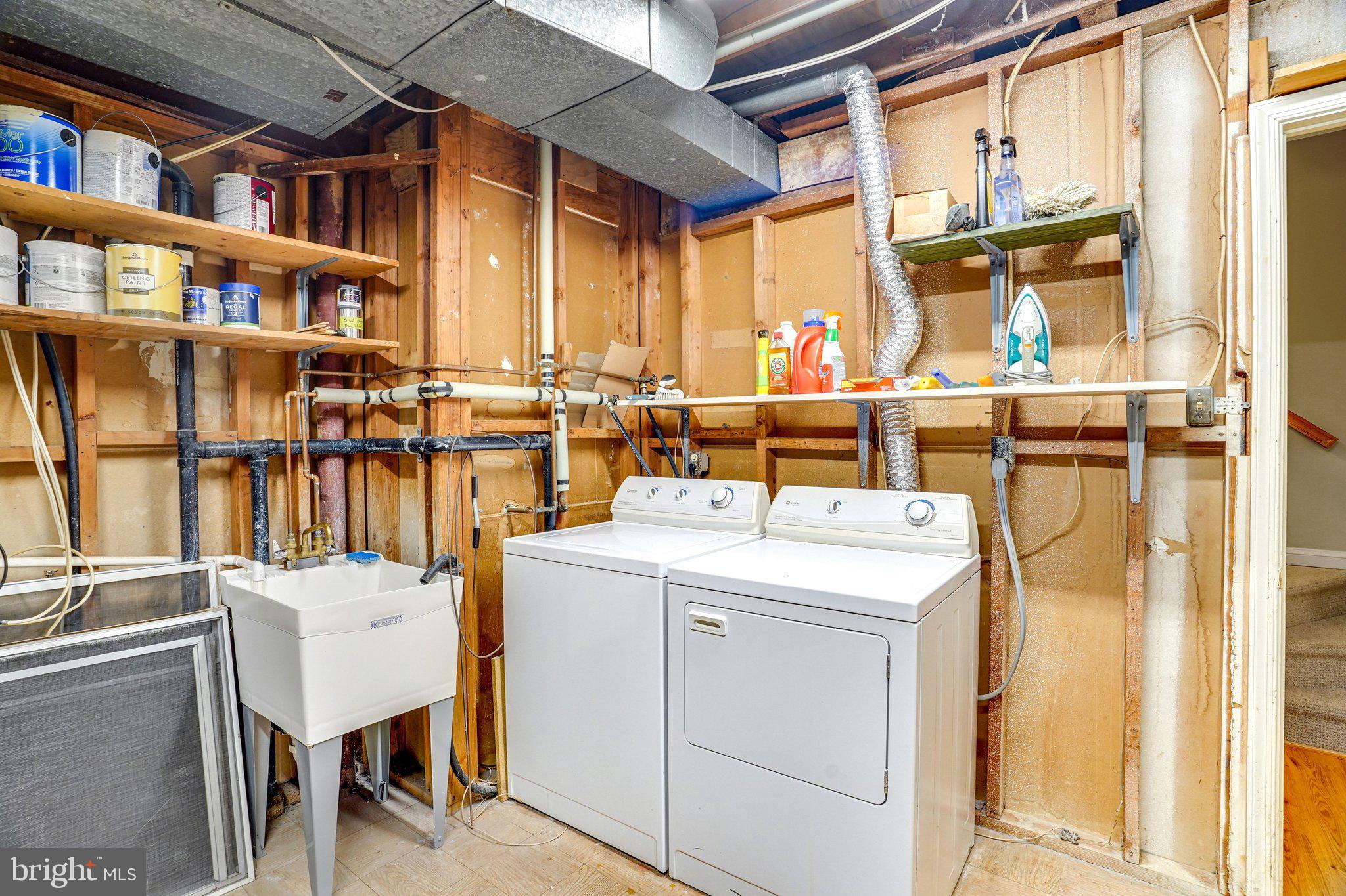 KINGS MANOR TOWNE HOUSES - Residential