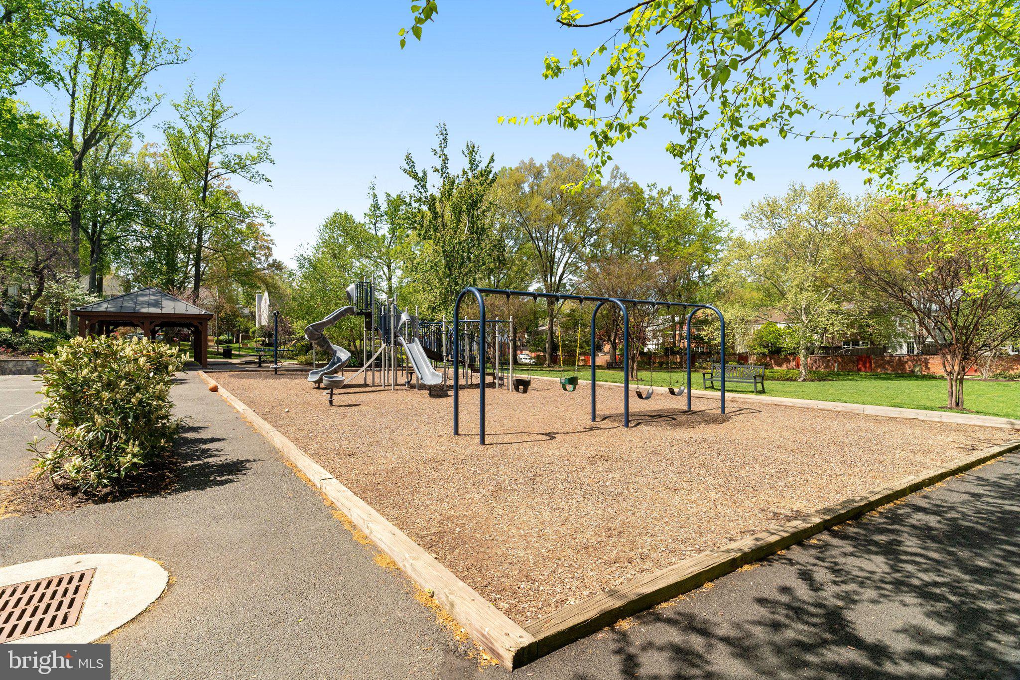 KINGS MANOR TOWNE HOUSES - Residential