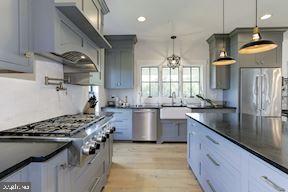 ANNAPOLIS ROADS - Residential