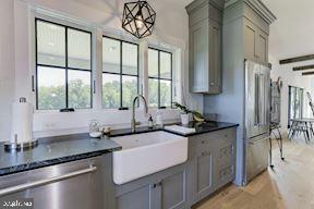 ANNAPOLIS ROADS - Residential