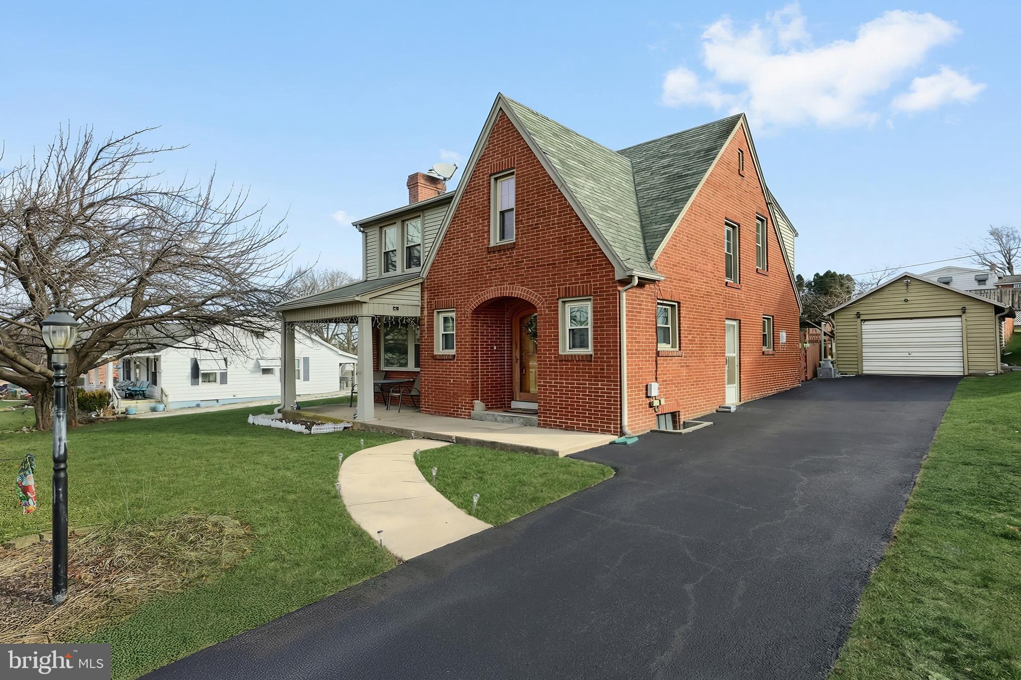 3069 N GEORGE STREET