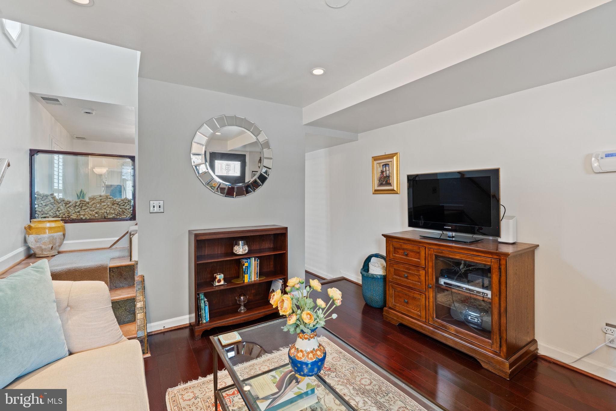 321 N FAYETTE STREET N