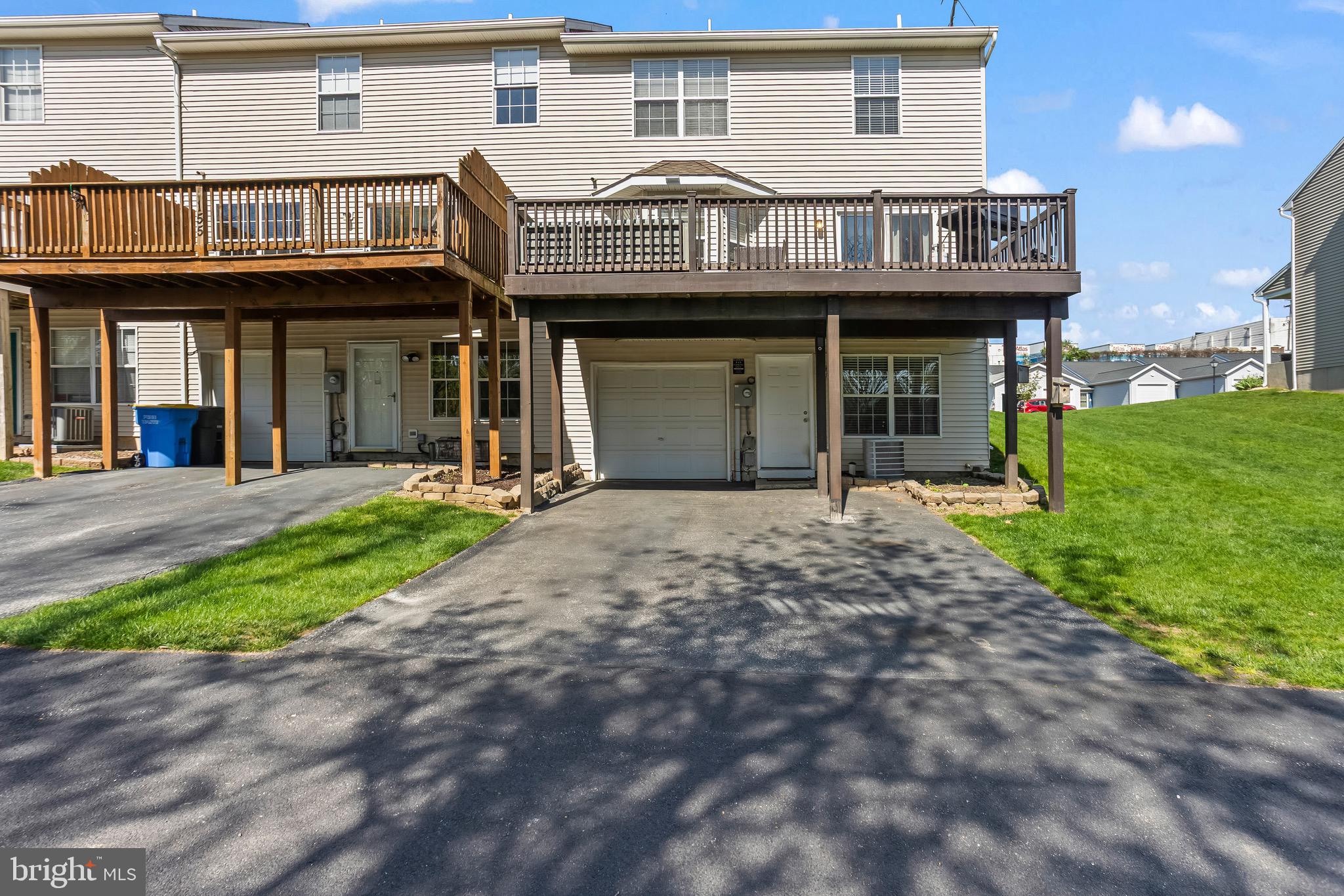 COUNTRY RIDGE - Residential